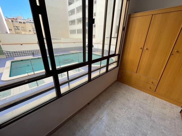 Studio zu verkaufen in Avenida Habaneras - Curva de Palangre, Torrevieja mit Pool - 77.260 € (Ref: 9413476)