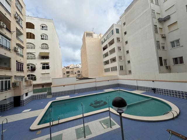 Studio zu verkaufen in Avenida Habaneras - Curva de Palangre, Torrevieja mit Pool - 77.260 € (Ref: 9413476)