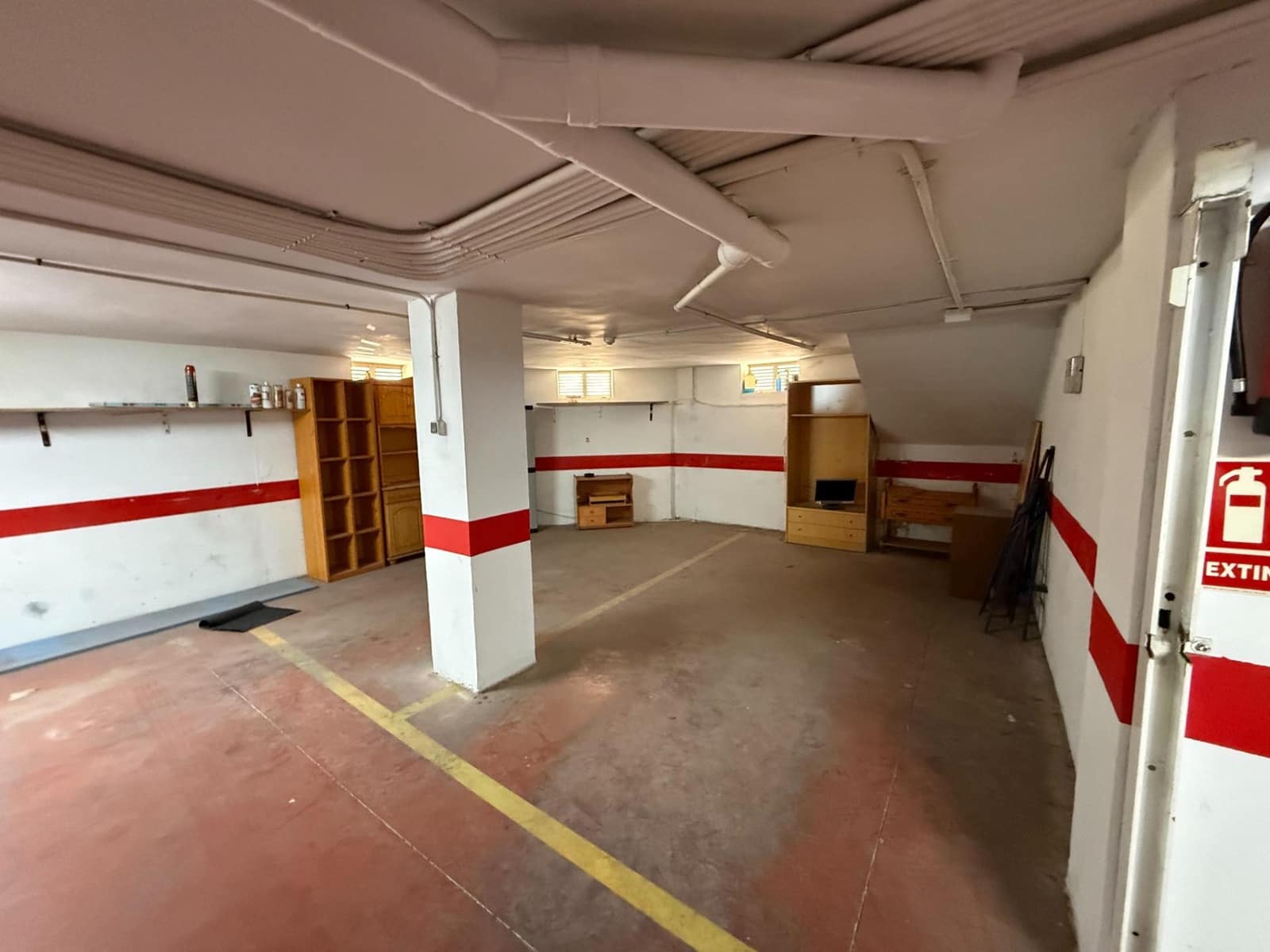 Garage for rent in Torrevieja - € 300 (Ref: 9547420)