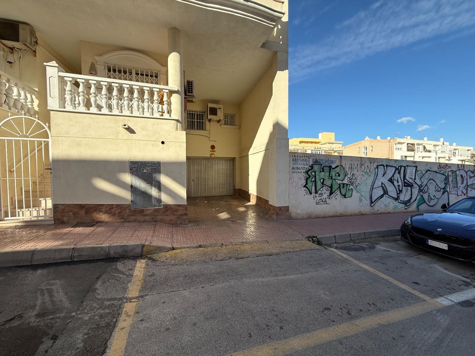 Garage for rent in Torrevieja - € 300 (Ref: 9547420)