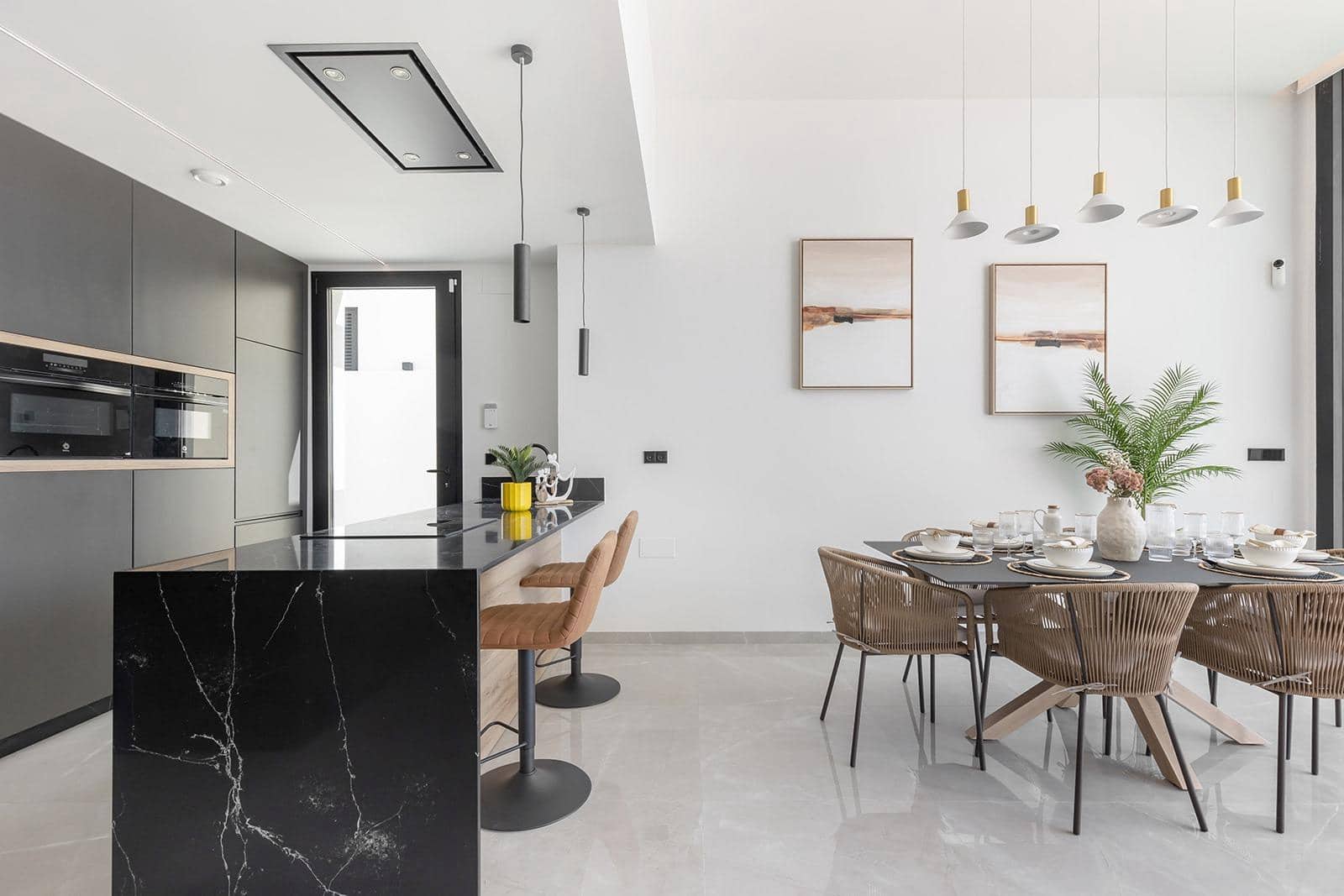 3 sypialnia Willa na sprzedaż w Torrevieja z basenem garażem - 700 000 € (Ref: 9550450)