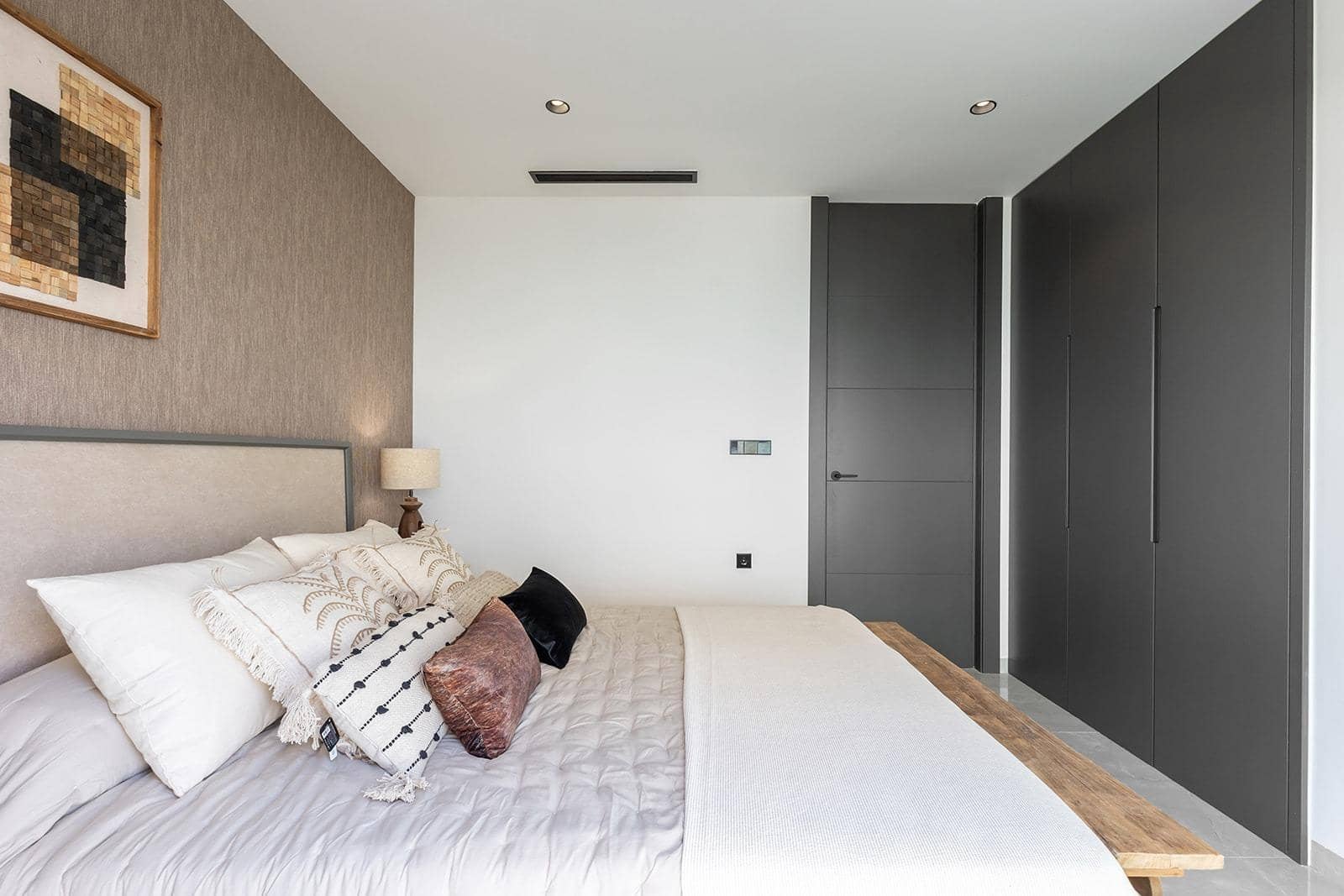 3 sypialnia Willa na sprzedaż w Torrevieja z basenem garażem - 700 000 € (Ref: 9550450)