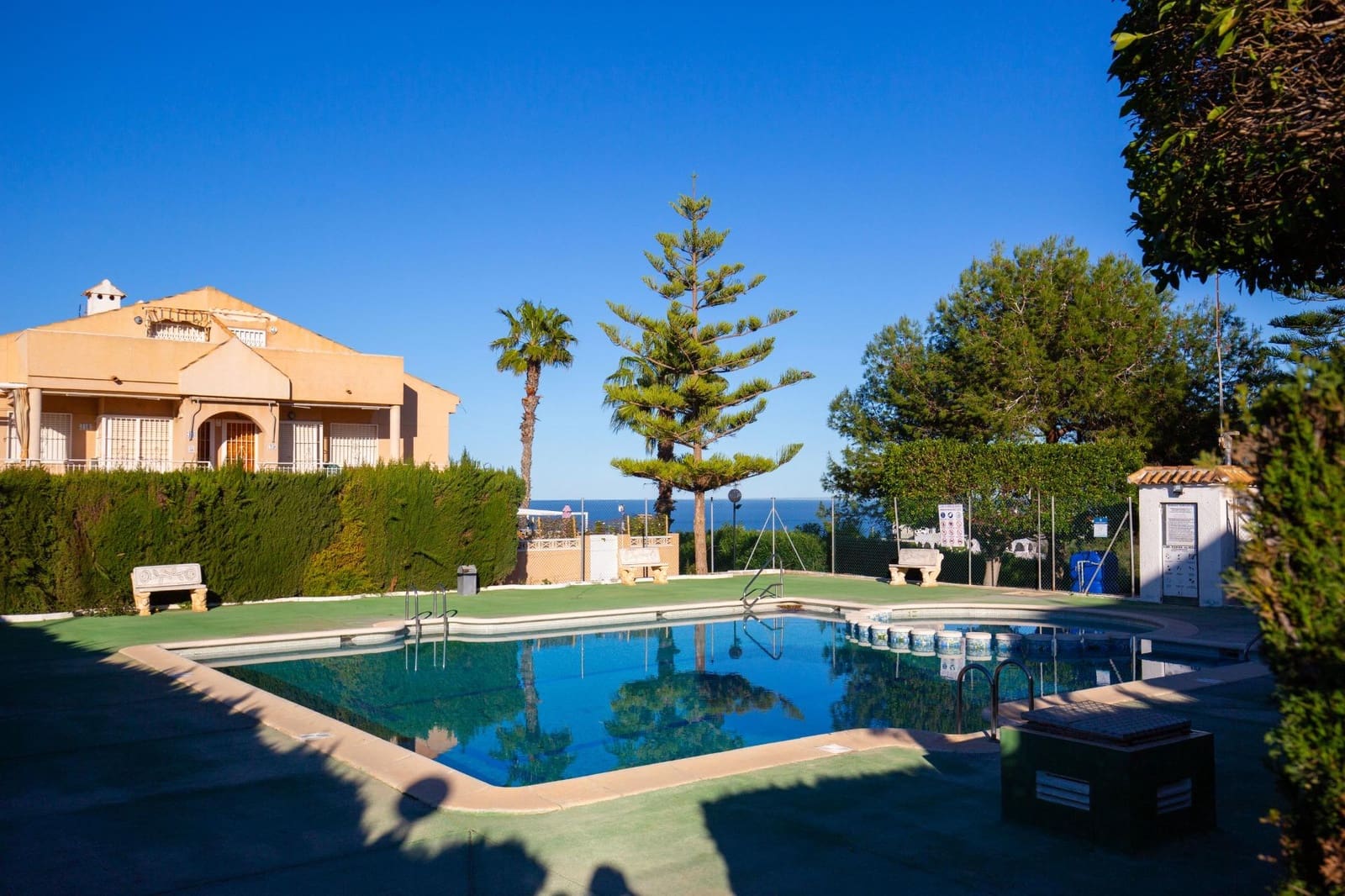 2 soveværelse Lejlighed til salg i Torrevieja med swimmingpool garage - € 149.990 (Ref: 9618871)