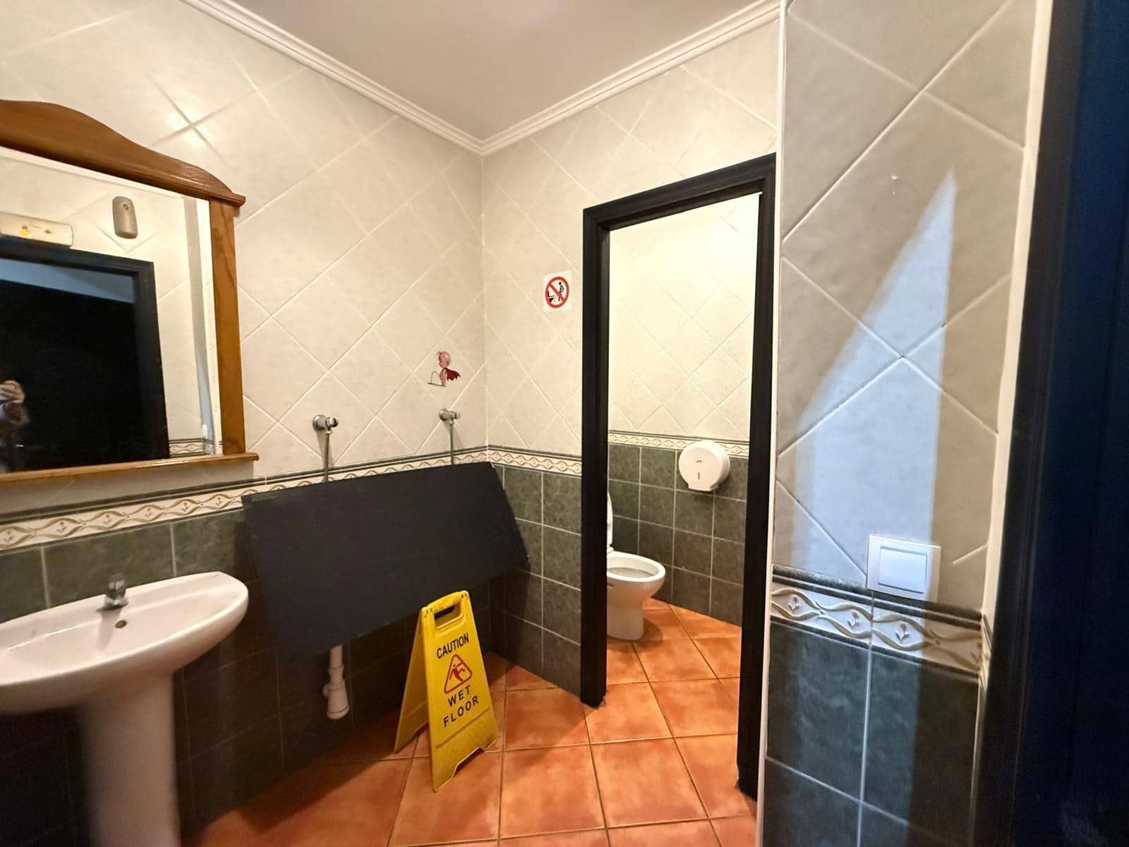 Local Comercial en Torrevieja en venta - 169.900 € (Ref: 9655560)