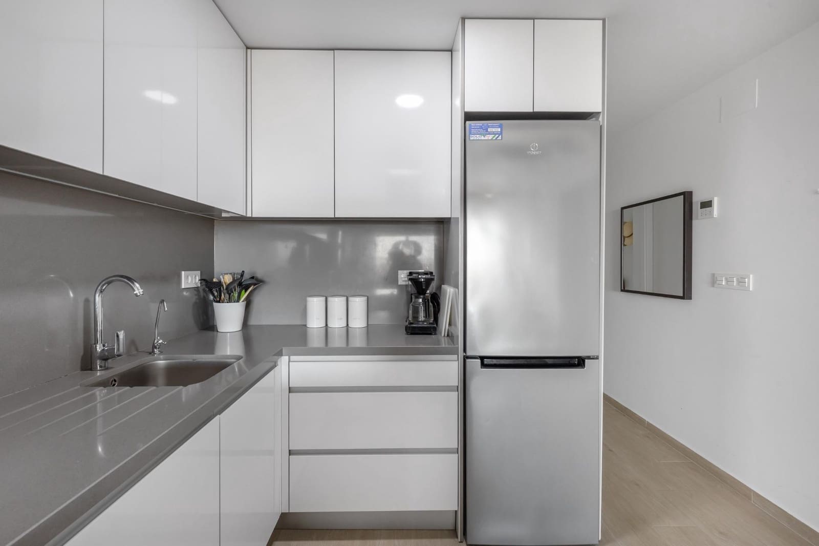 Apartamento de 3 habitaciones en Torrevieja en venta con piscina garaje - 299.900 € (Ref: 9665740)