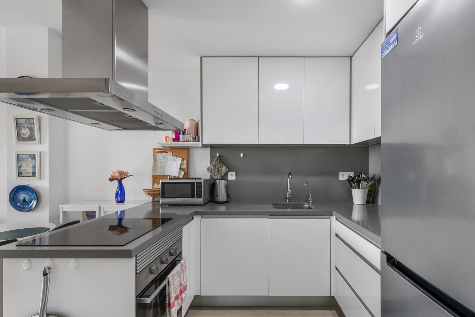 Apartamento de 3 habitaciones en Torrevieja en venta con piscina garaje - 299.900 € (Ref: 9665740)