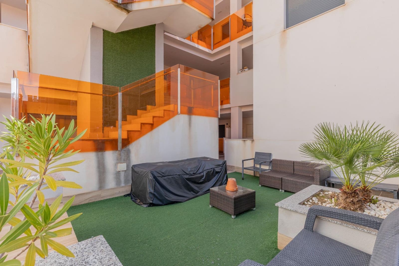 Apartamento de 3 habitaciones en Torrevieja en venta con piscina garaje - 299.900 € (Ref: 9665740)