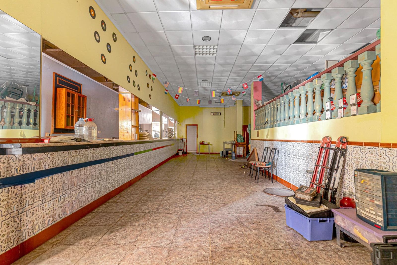 Comercial para venda em Torrevieja - 129 900 € (Ref: 9685922)