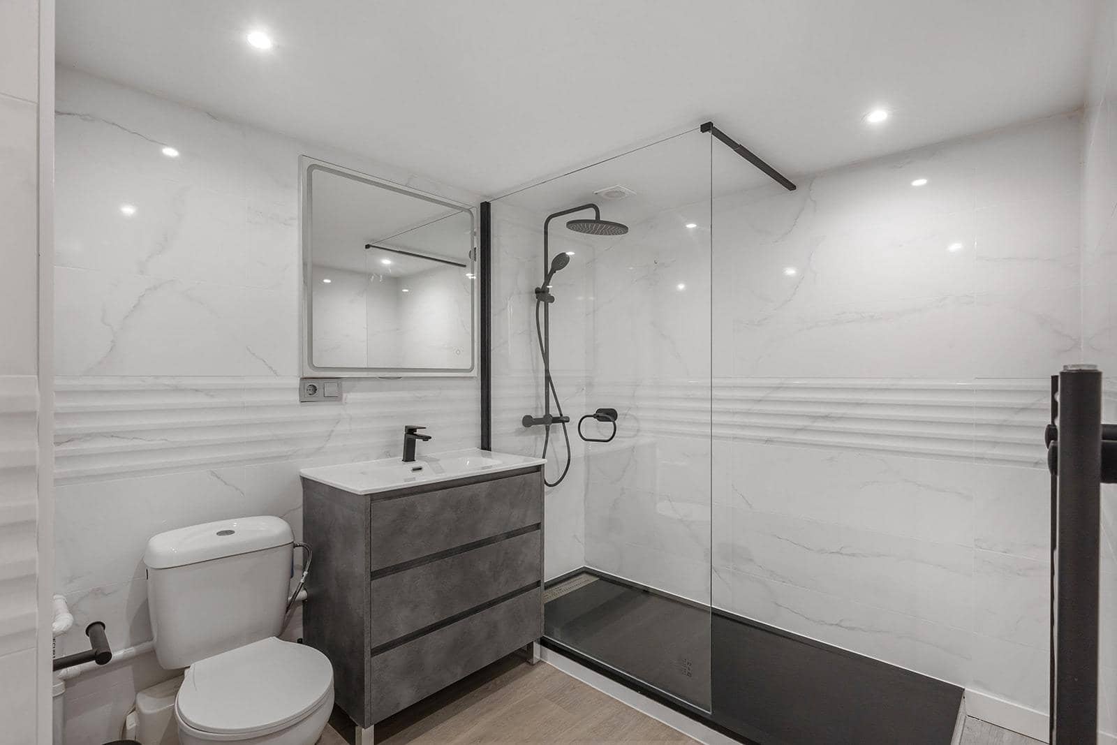 4 chambre Villa/Maison à vendre à Guardamar del Segura avec piscine garage - 285 000 € (Ref: 9689950)