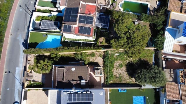 2 makuuhuone Huvila myytävänä paikassa Los Balcones mukana 
autotalli - 295 000 € (Ref: 9700373)