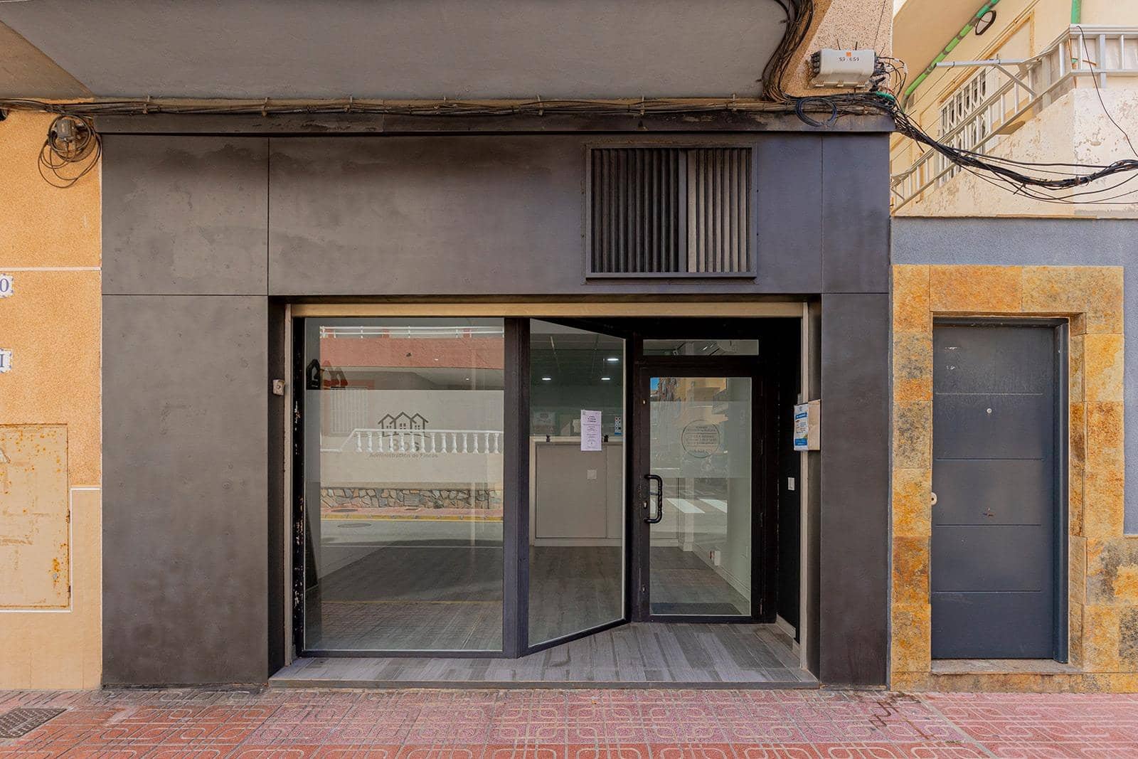 3 quarto Comercial para venda em Torrevieja - 127 260 € (Ref: 9710952)