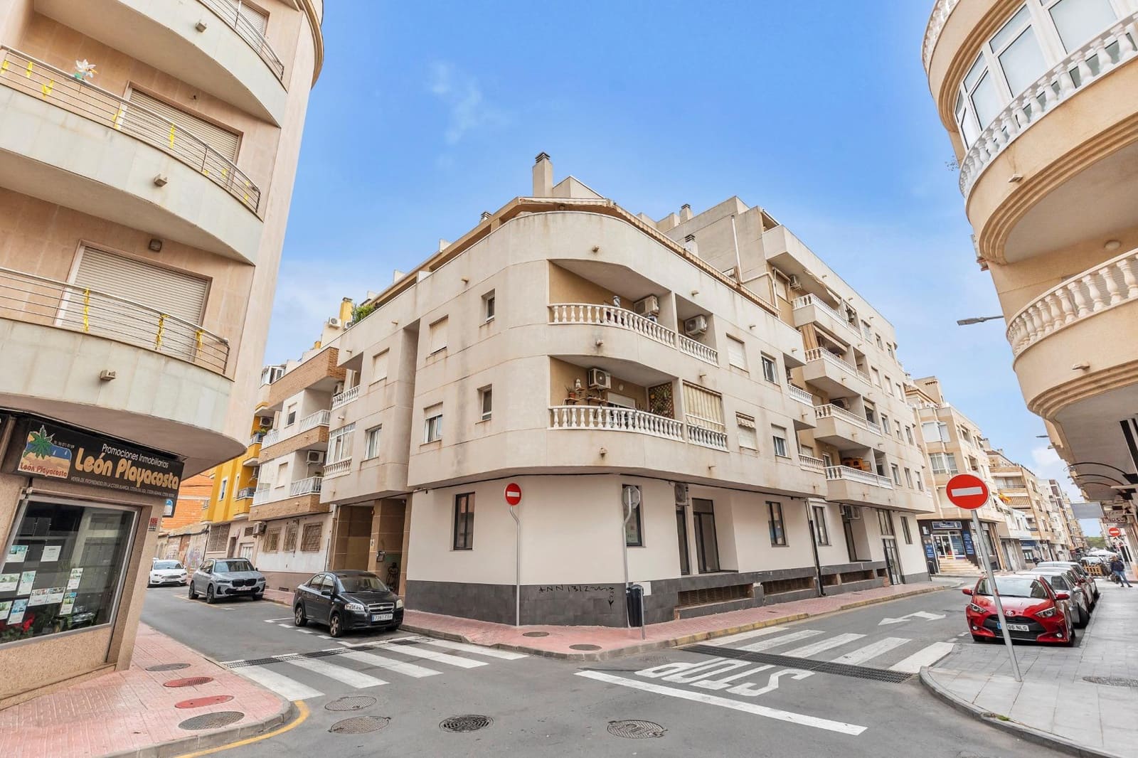 2 slaapkamer Appartement te koop in Torrevieja - € 117.500 (Ref: 9714402)