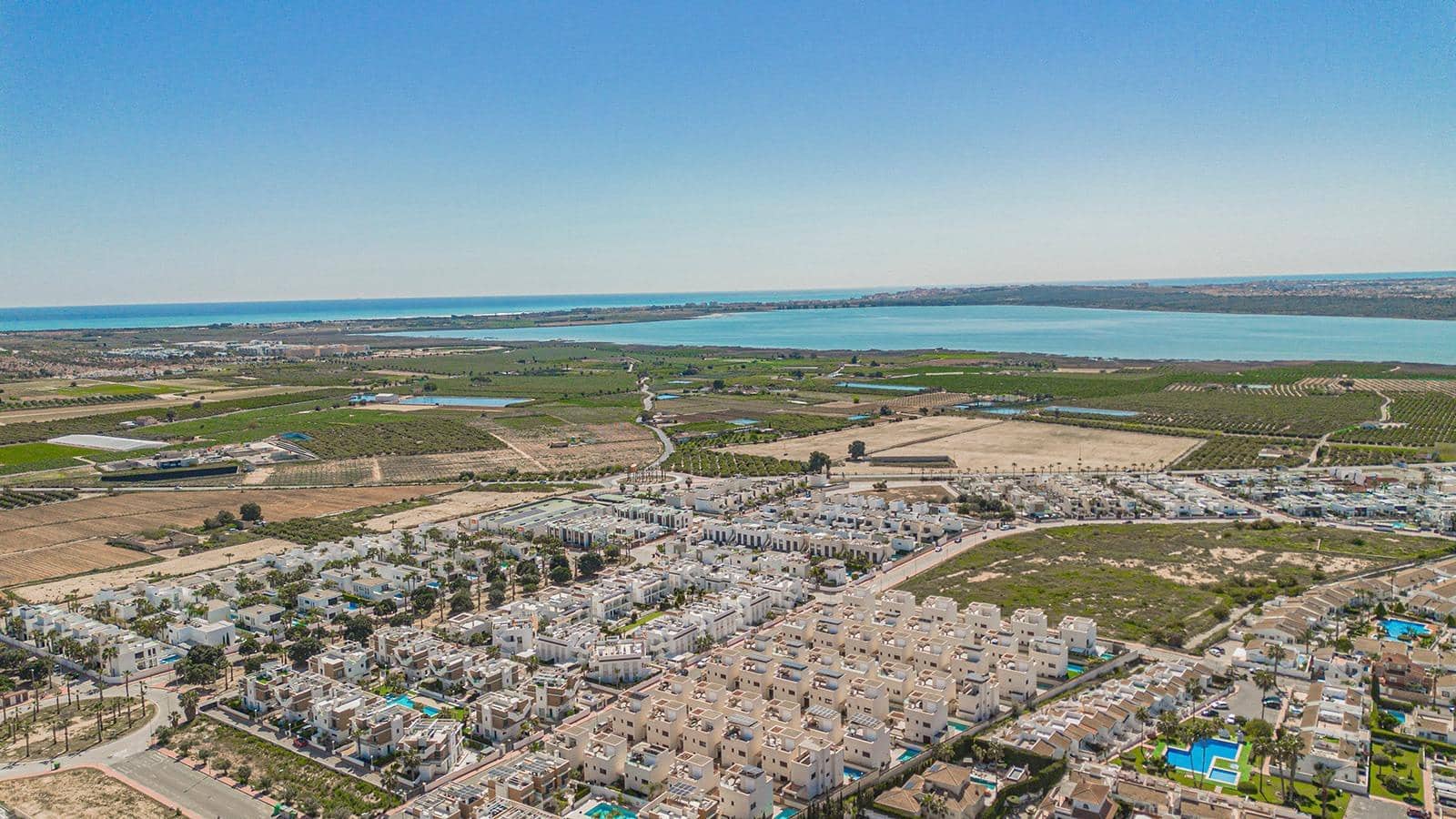 3 slaapkamer Villa te koop in Pueblo Bravo met zwembad - € 470.000 (Ref: 9741447)