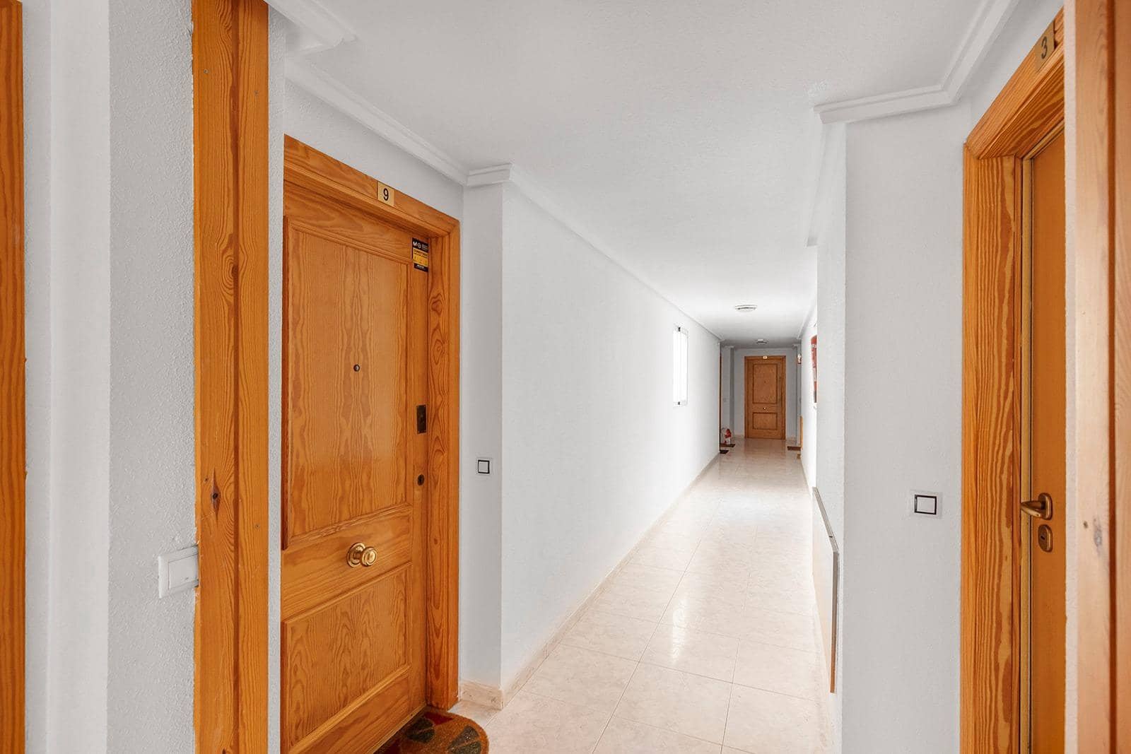 Apartamento de 2 habitaciones en Torrevieja en venta con piscina - 139.000 € (Ref: 9770209)