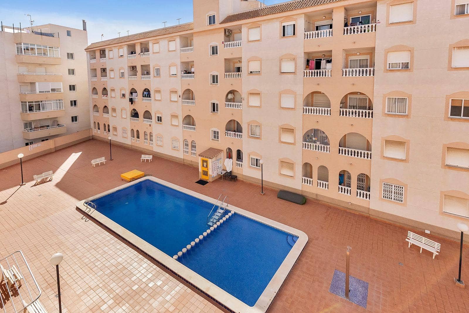 Apartamento de 2 habitaciones en Torrevieja en venta con piscina - 139.000 € (Ref: 9770209)