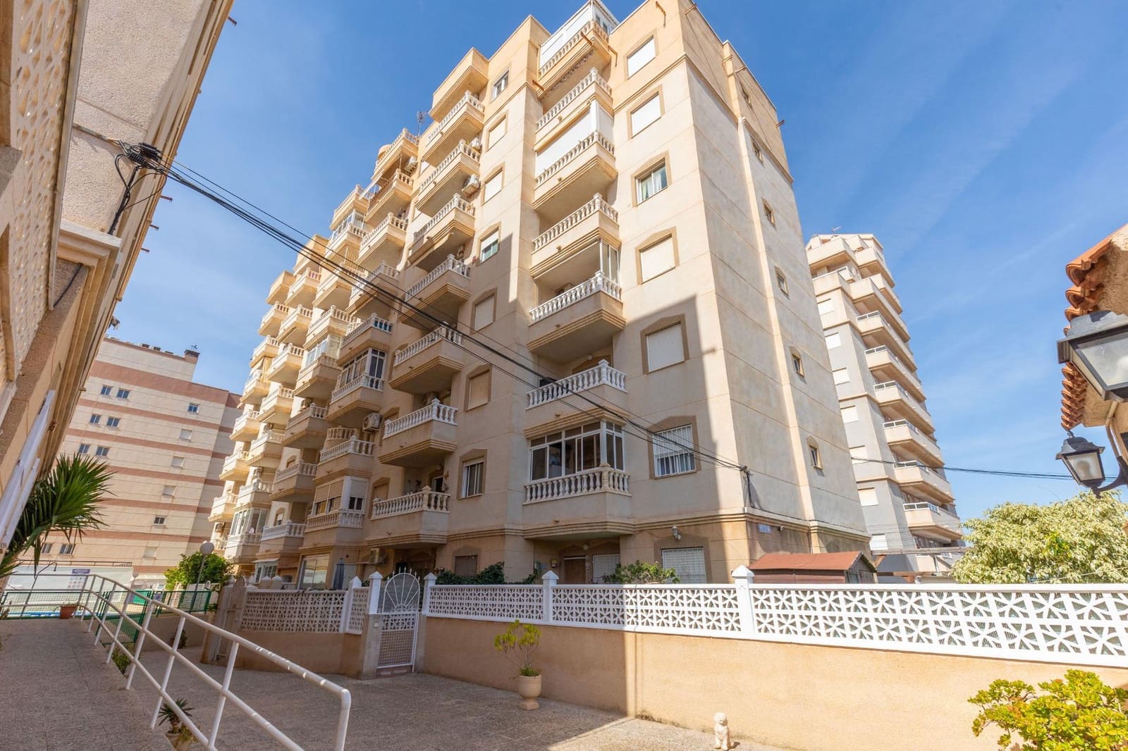 2 Zimmer Apartment zu verkaufen in Torrevieja mit Pool - 134.900 € (Ref: 9798542)