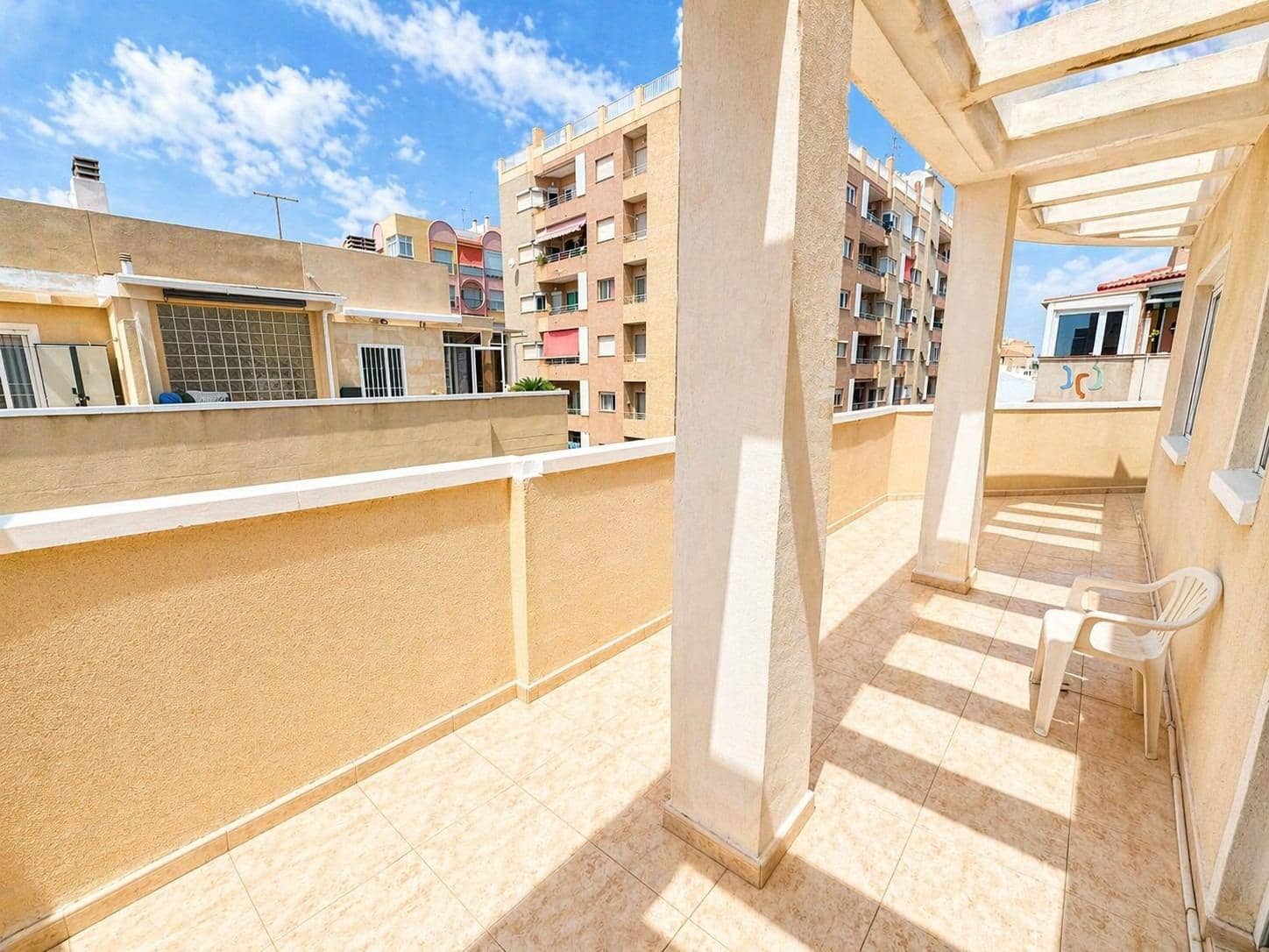 3 Zimmer Penthouse zu verkaufen in Torrevieja mit Pool - 175.000 € (Ref: 9811027)
