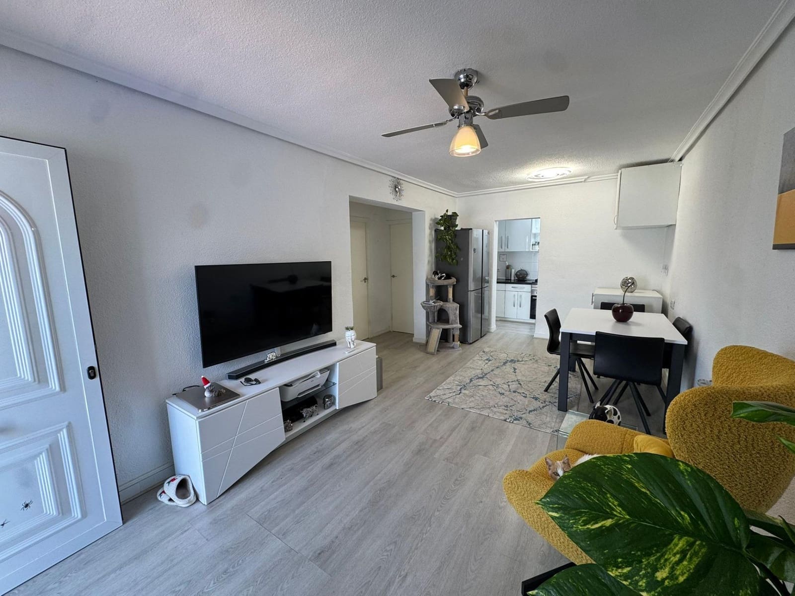 Bungalow de 2 habitaciones en Torrevieja en venta - 129.900 € (Ref: 9811029)