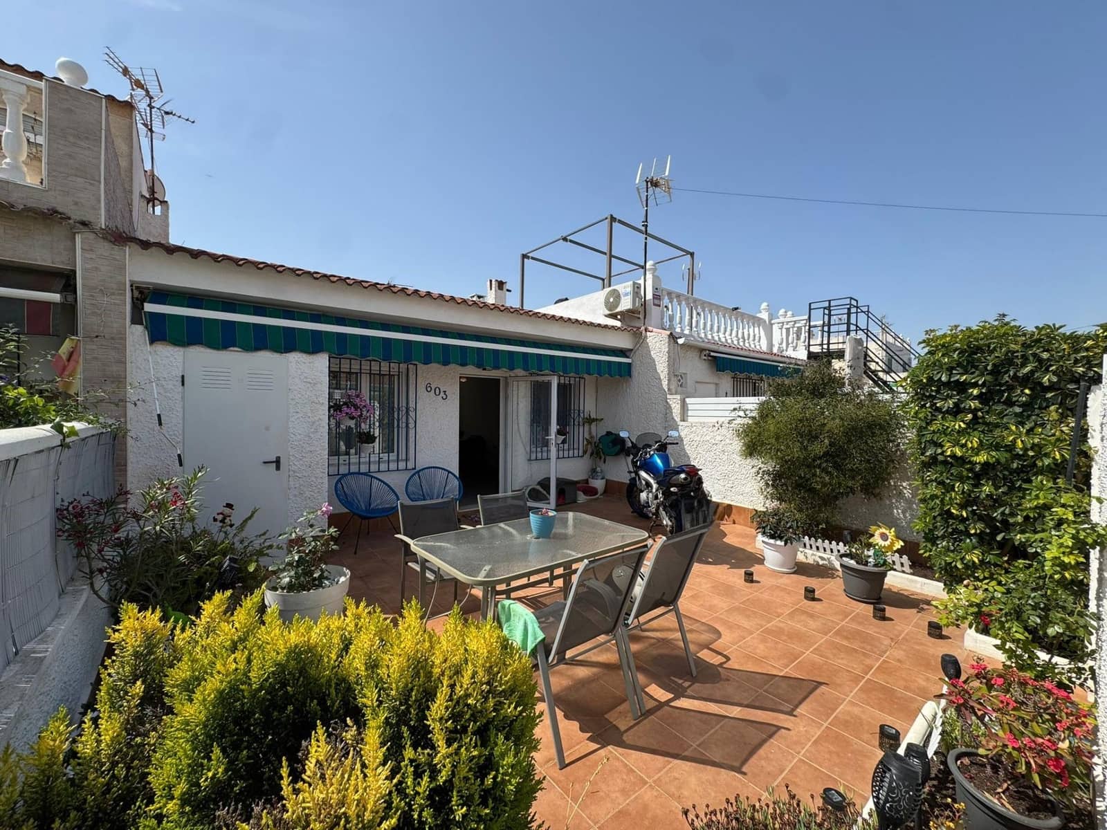 Bungalow de 2 habitaciones en Torrevieja en venta - 129.900 € (Ref: 9811029)
