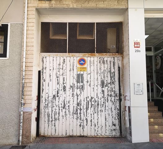 Garage til salg i Centro - Muelle Pesquero, Torrevieja - € 9.900 (Ref: 9850807)
