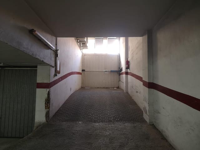 Garage til salg i Centro - Muelle Pesquero, Torrevieja - € 9.900 (Ref: 9850807)