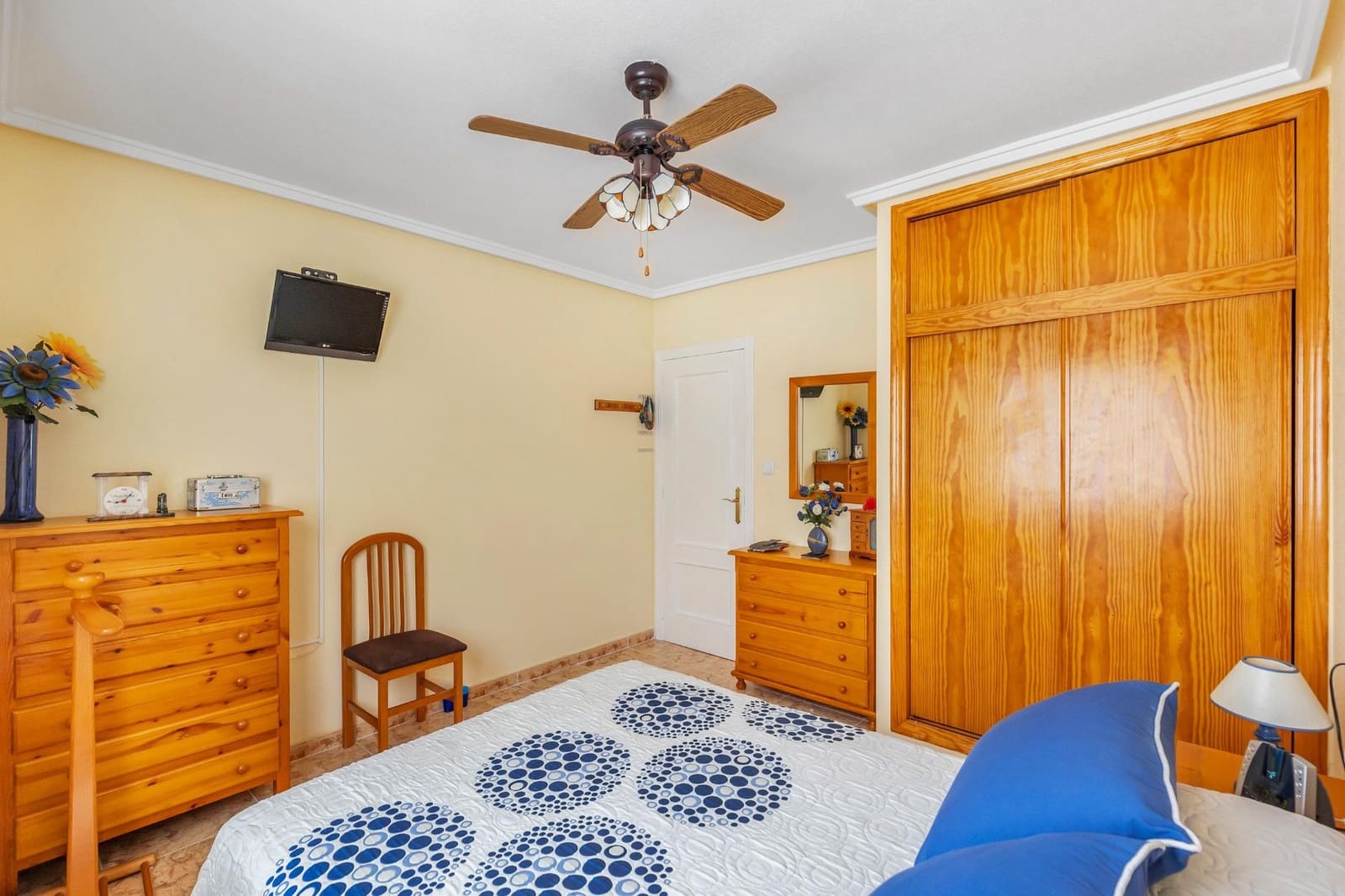 2 bedroom Flat for sale in Torrevieja with pool garage - € 149,900 (Ref: 9893710)