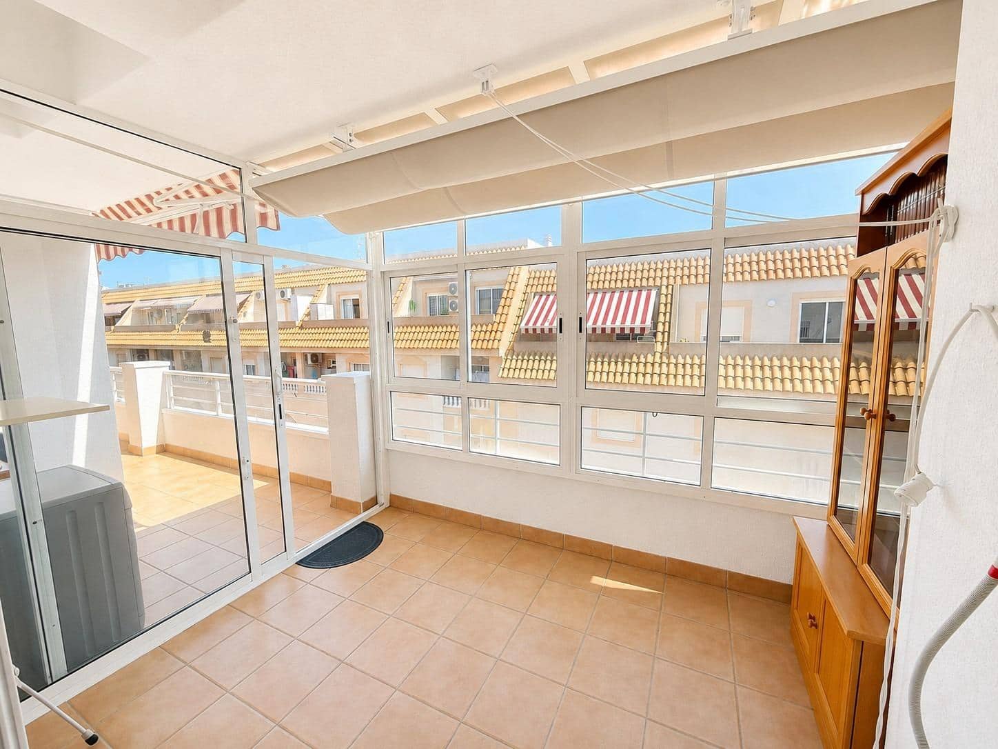 3 soverom Penthouse til salgs i Torrevieja med svømmebasseng - € 199 900 (Ref: 9895674)