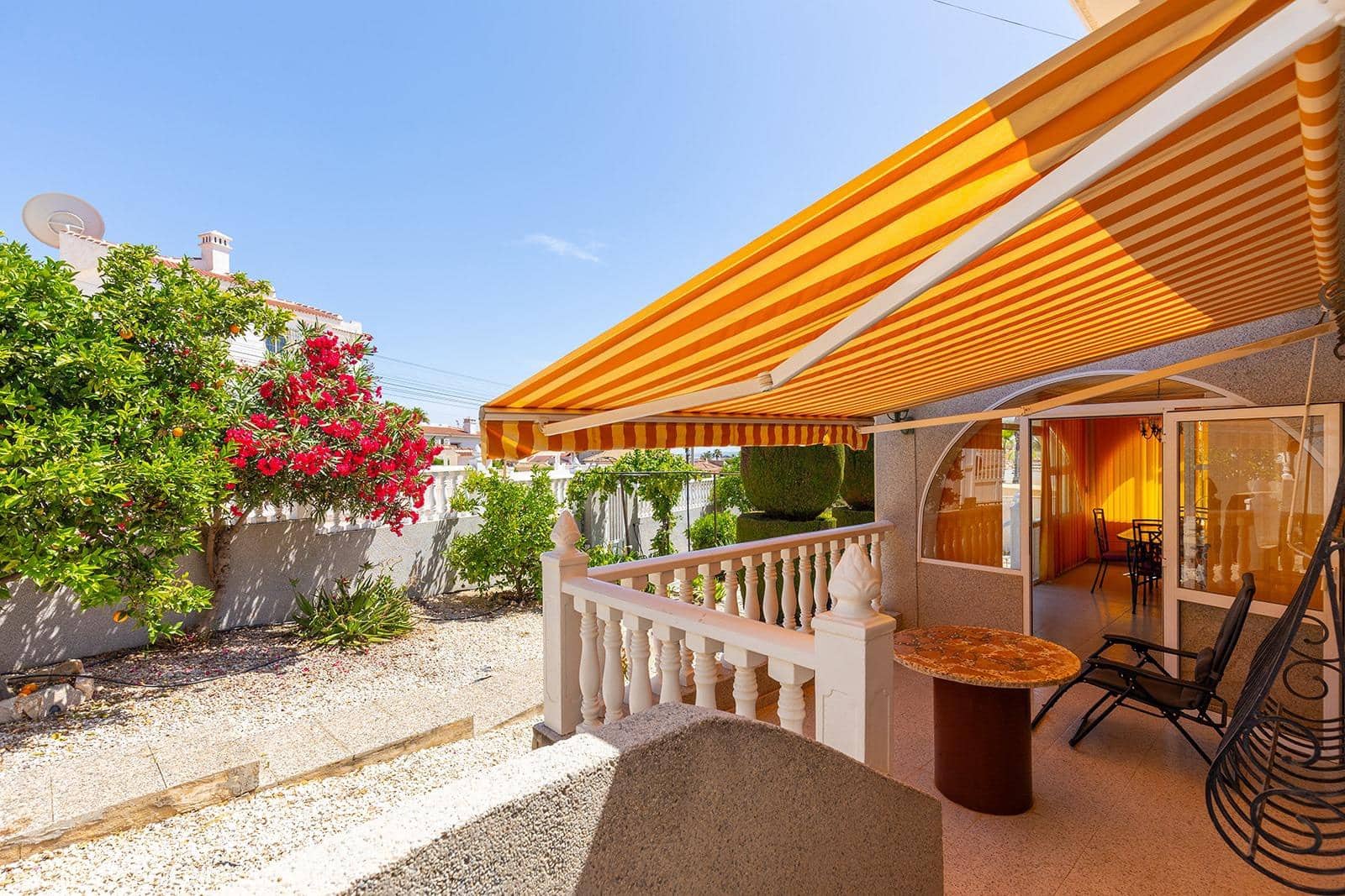4 bedroom Villa for sale in Rojales with pool garage - € 439,000 (Ref: 9915147)