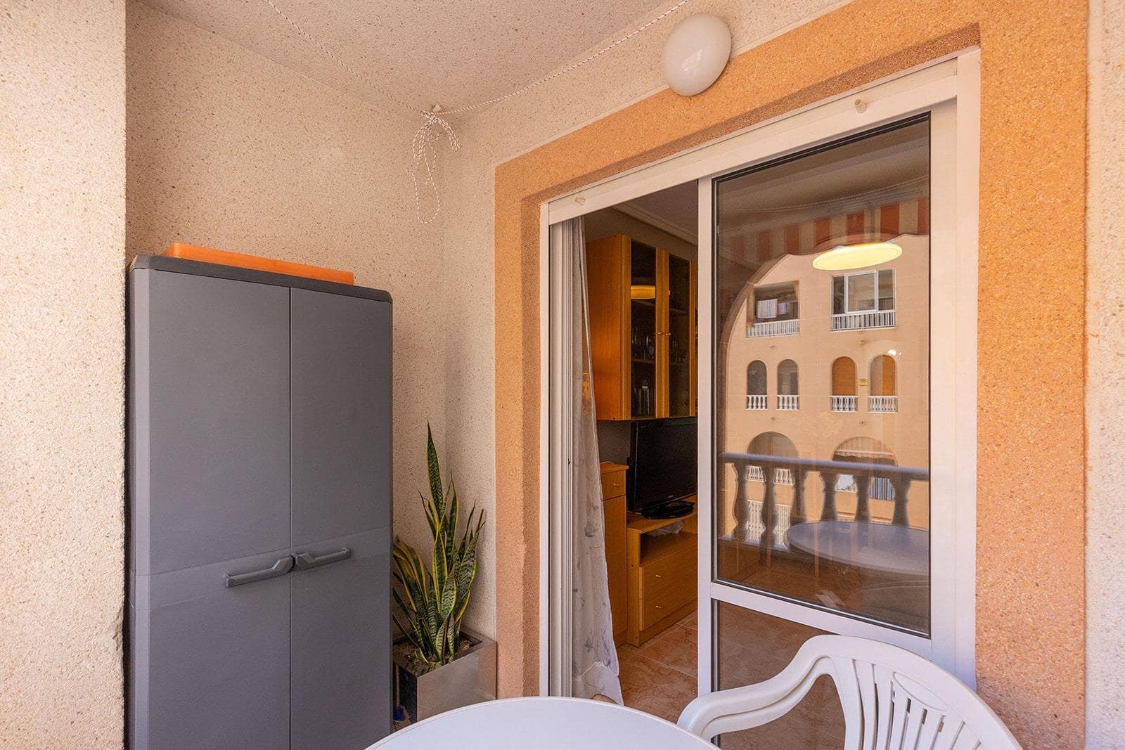 2 sypialnia Apartament na sprzedaż w Torrevieja z basenem - 143 000 € (Ref: 9950902)