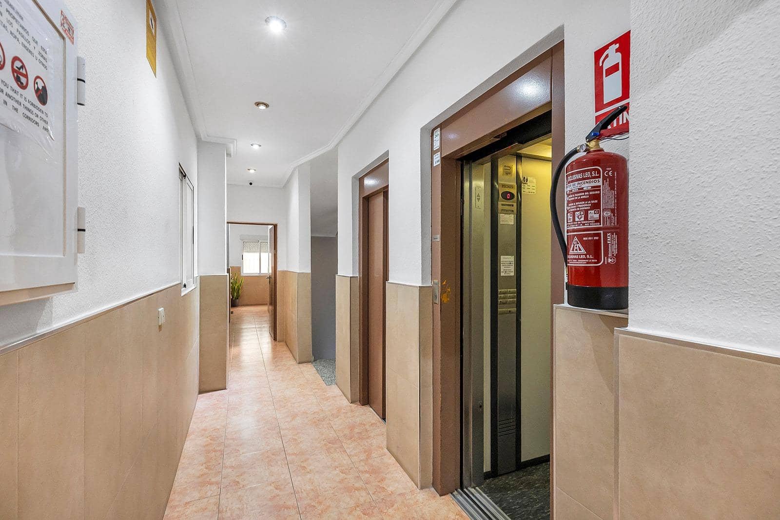 2 sypialnia Apartament na sprzedaż w Torrevieja z basenem - 143 000 € (Ref: 9950902)
