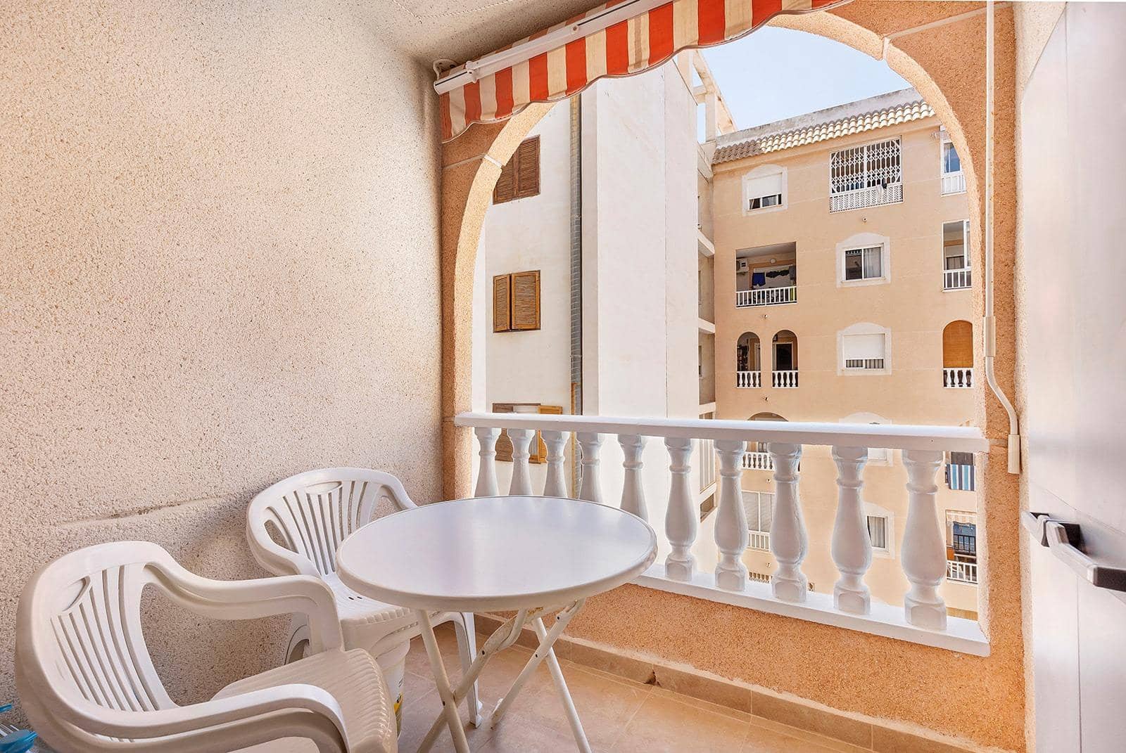 2 sypialnia Apartament na sprzedaż w Torrevieja z basenem - 143 000 € (Ref: 9950902)