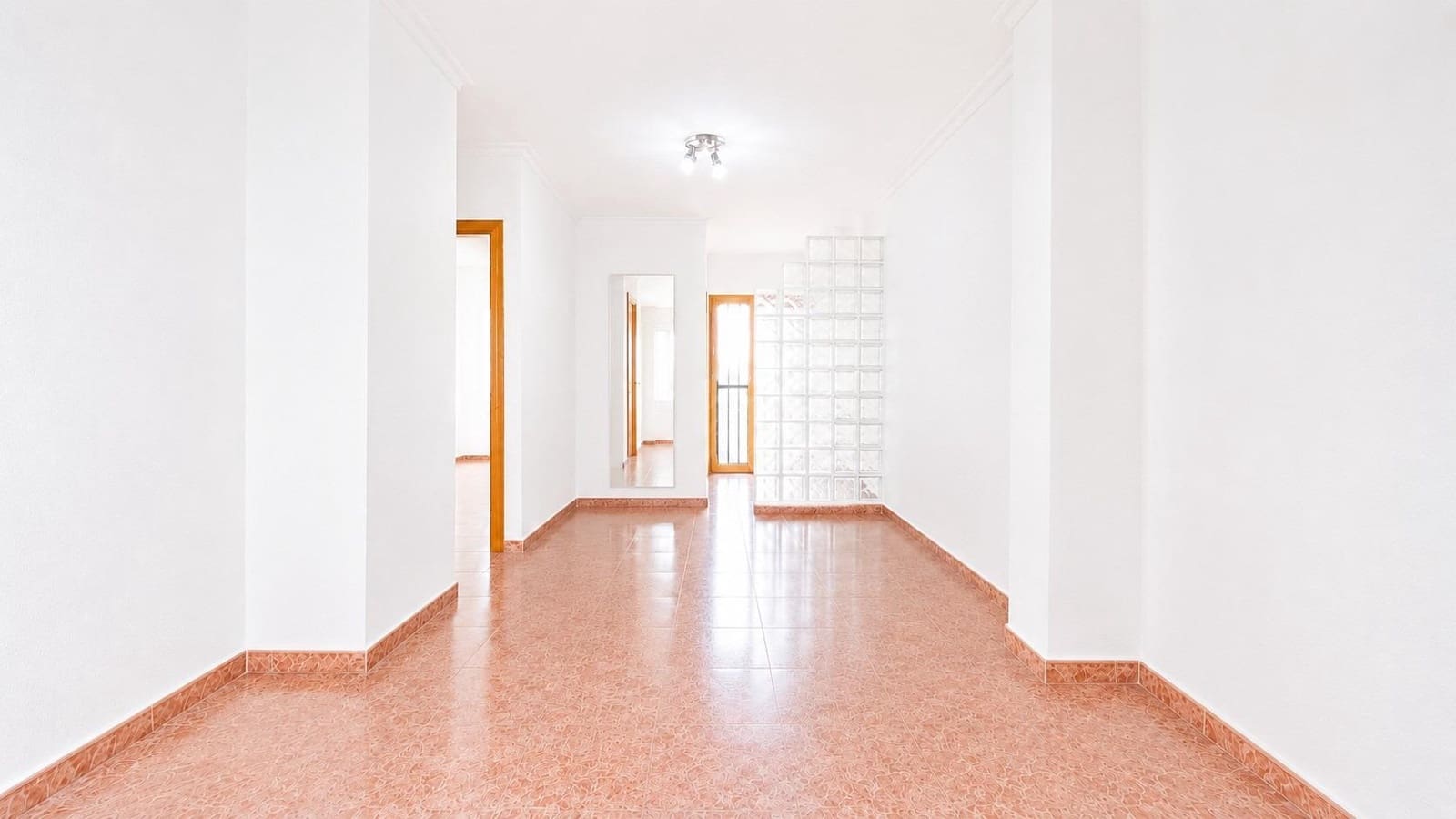 Apartamento de 3 habitaciones en Torrevieja en venta - 127.000 € (Ref: 9961880)