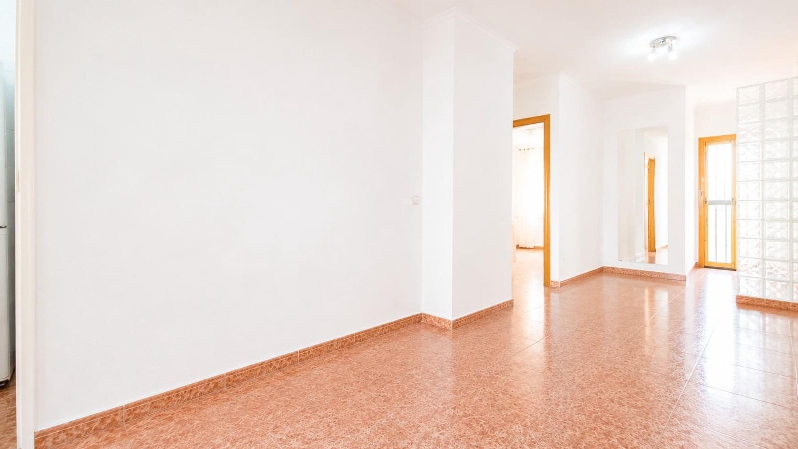 Apartamento de 3 habitaciones en Torrevieja en venta - 127.000 € (Ref: 9961880)