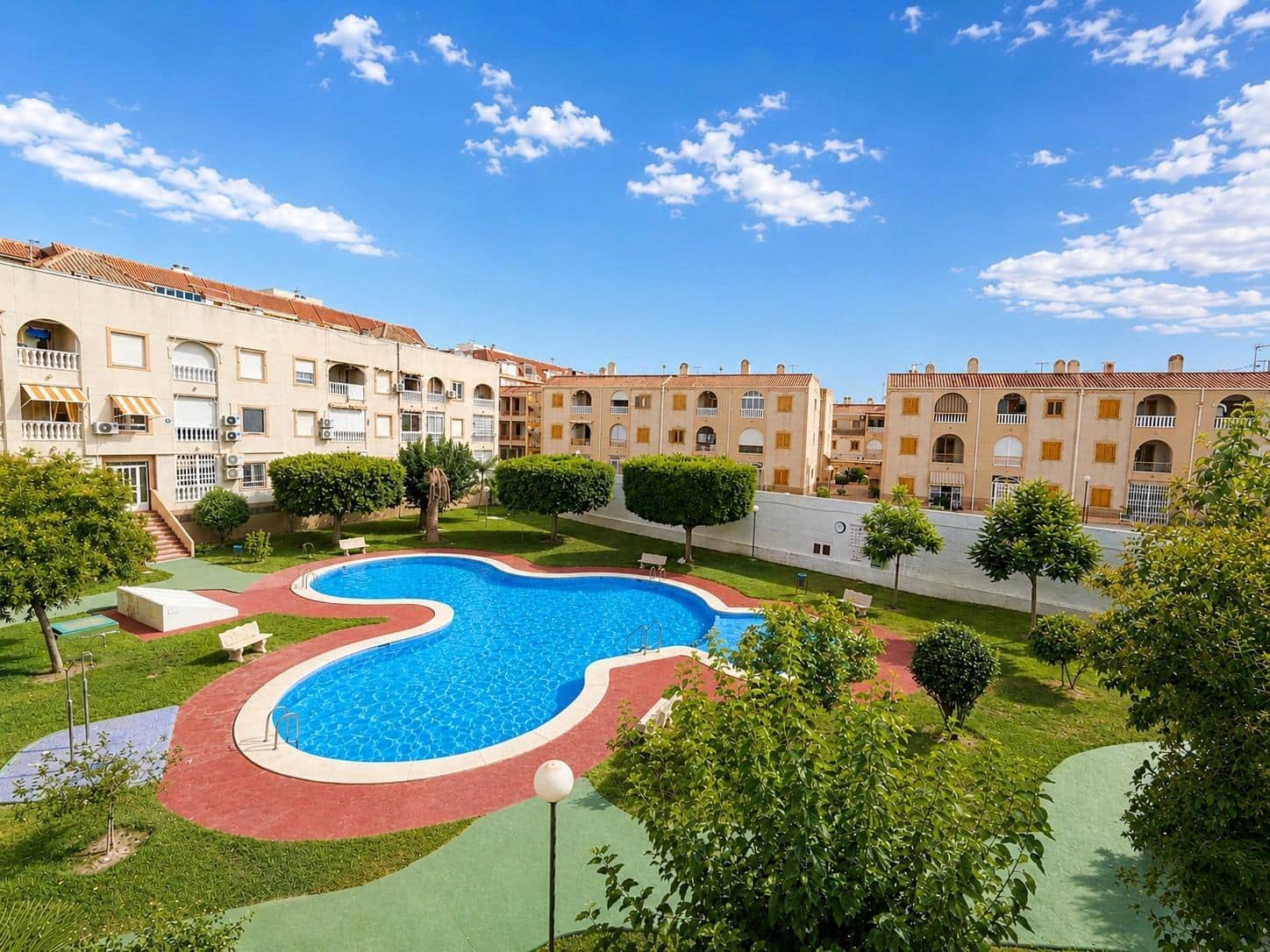 1 soverom Leilighet til salgs i Torrevieja med svømmebasseng - € 103 000 (Ref: 9969136)
