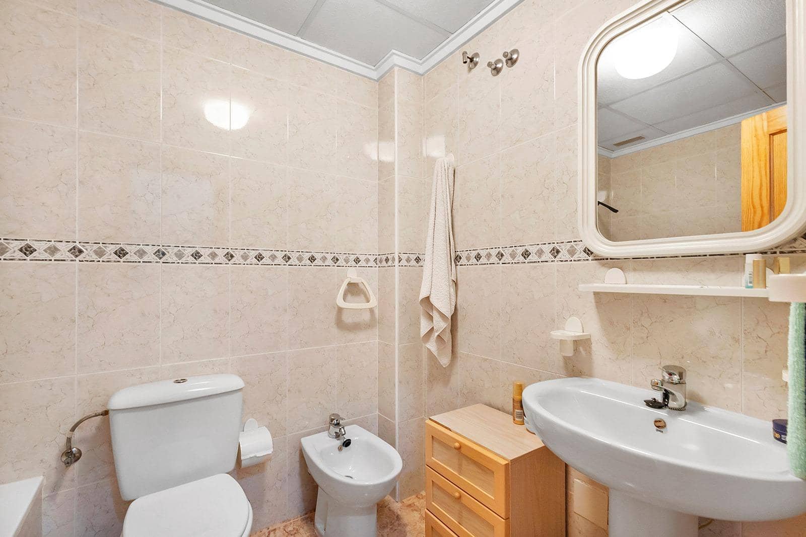 2 soveværelse Lejlighed til salg i Torrevieja med swimmingpool - € 143.000 (Ref: 9978104)