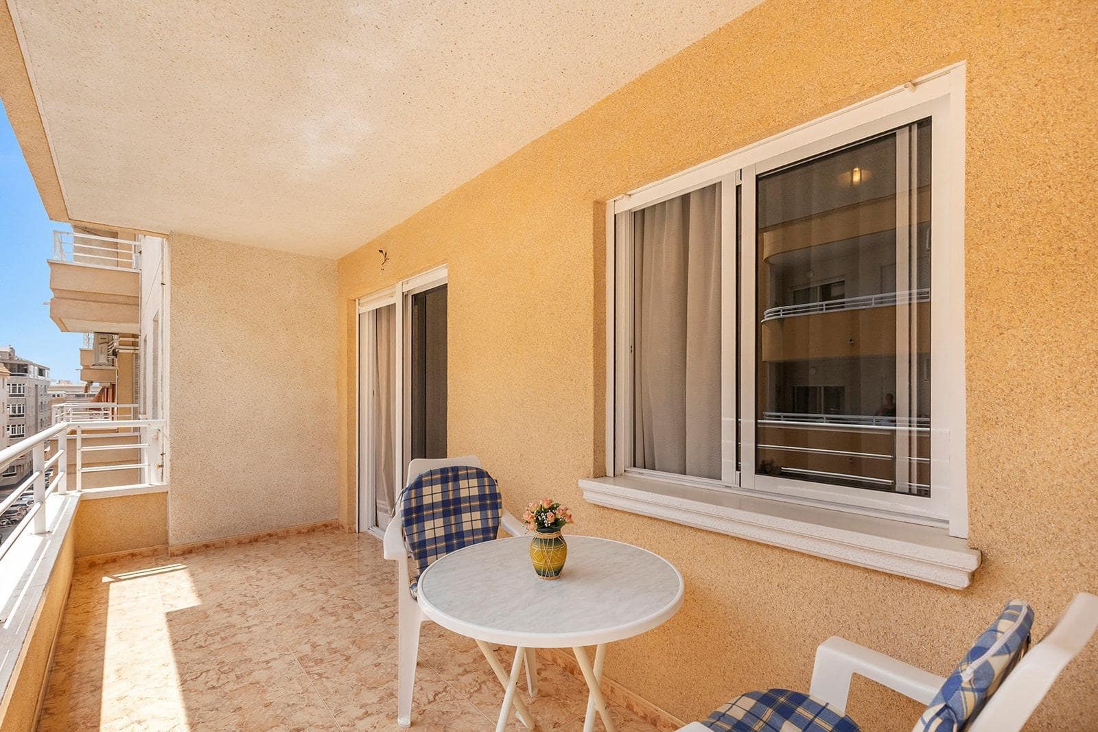 2 soveværelse Lejlighed til salg i Torrevieja med swimmingpool - € 143.000 (Ref: 9978104)