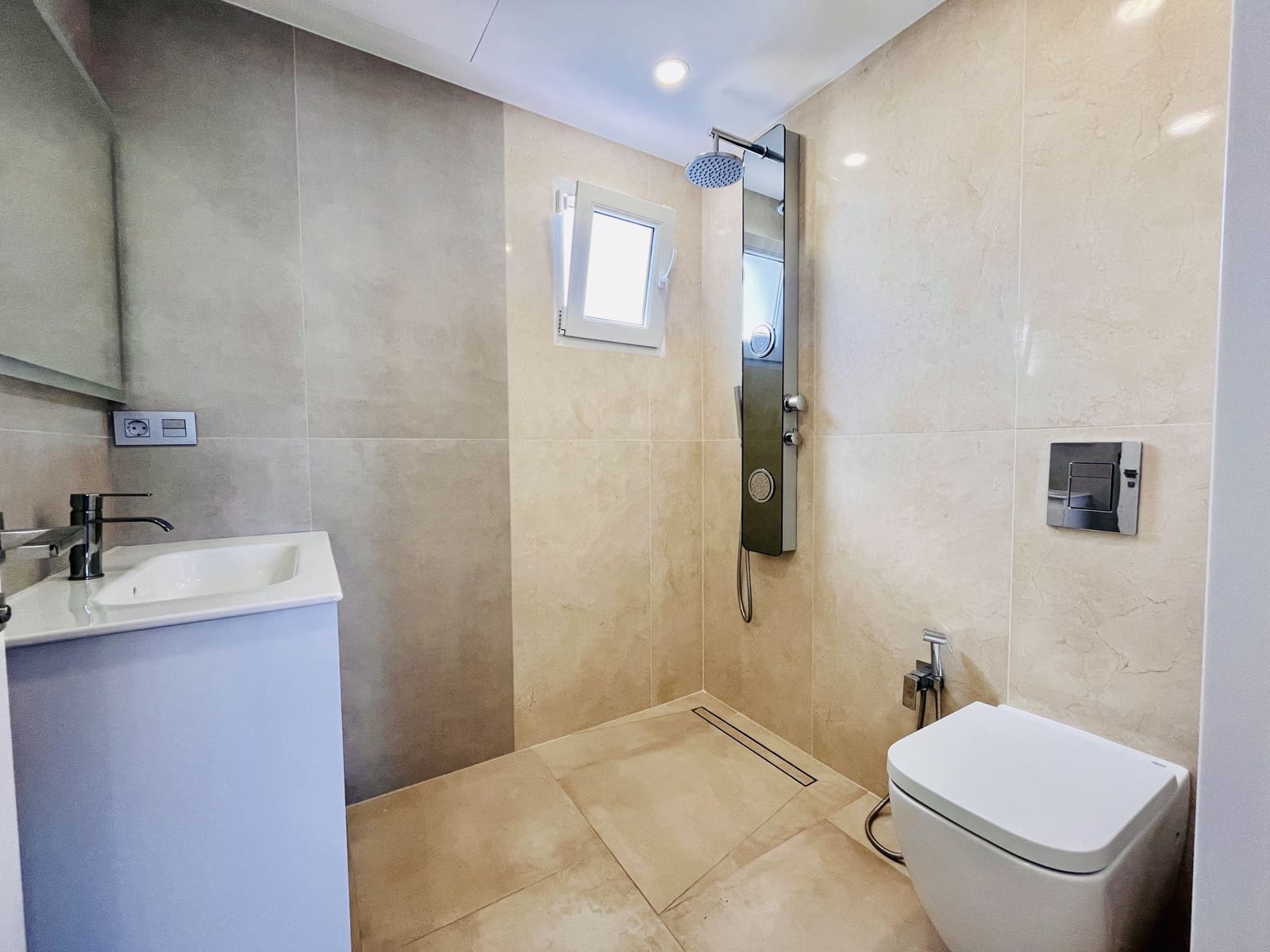 Chalet de 6 habitaciones en Los Balcones en venta - 1.050.000 € (Ref: 10011407)