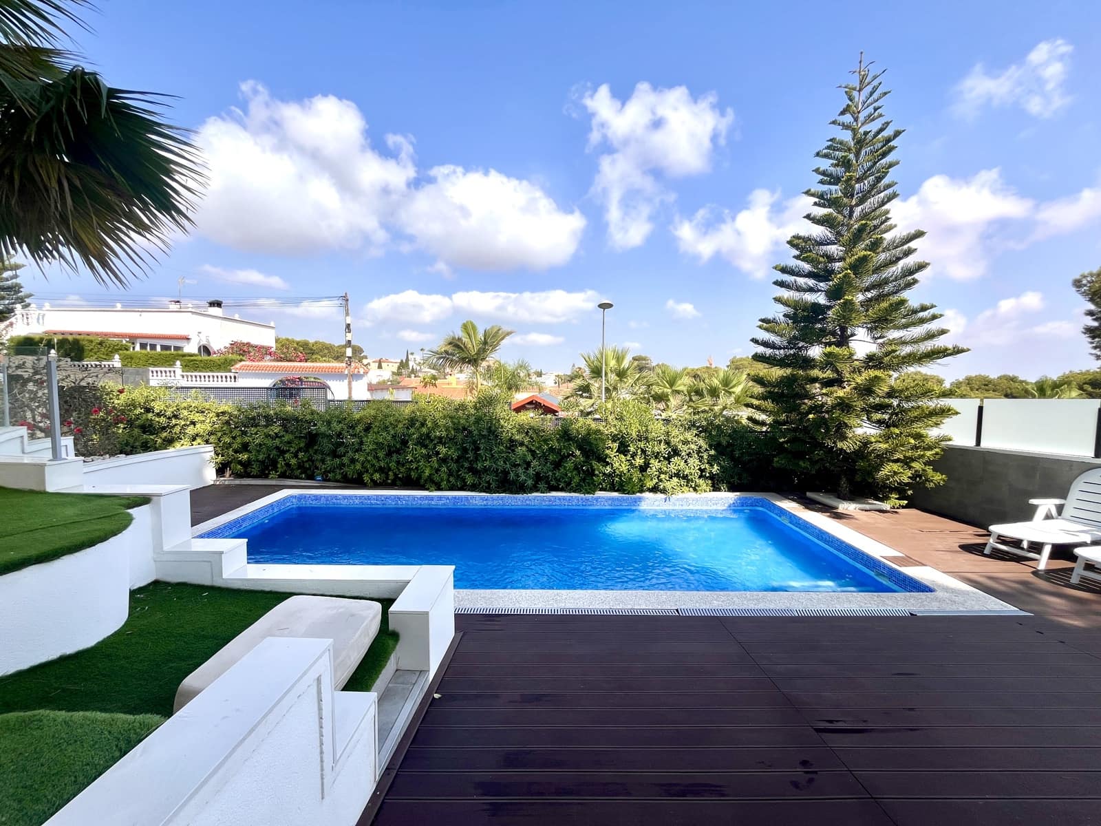 Chalet de 6 habitaciones en Los Balcones en venta - 1.050.000 € (Ref: 10011407)
