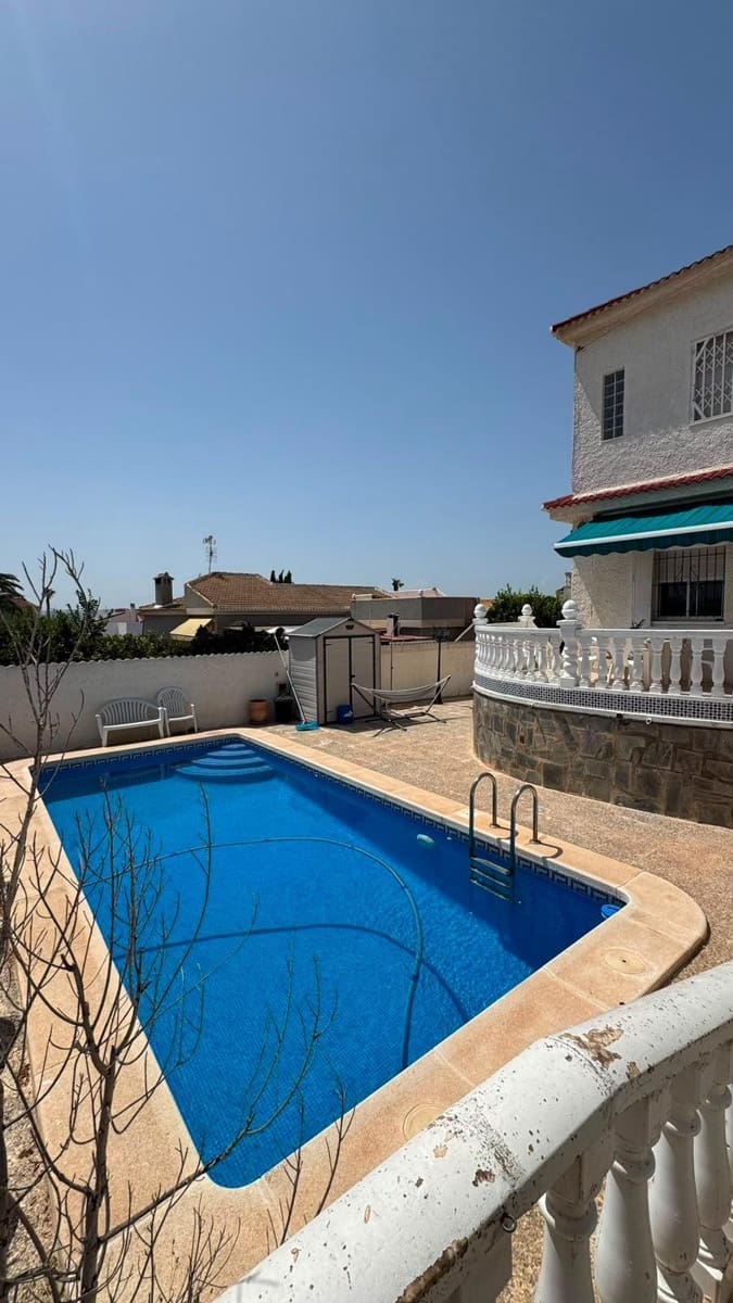 5 slaapkamer Villa te koop in Torrevieja - € 345.000 (Ref: 10019601)
