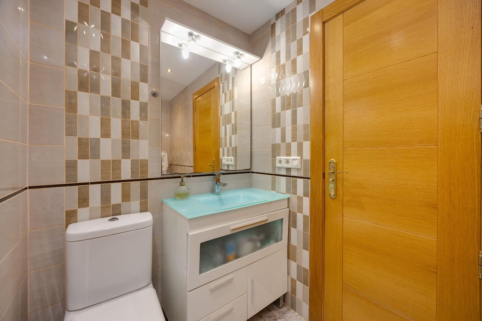 Apartamento de 2 habitaciones en Torrevieja en venta - 174.900 € (Ref: 10019631)
