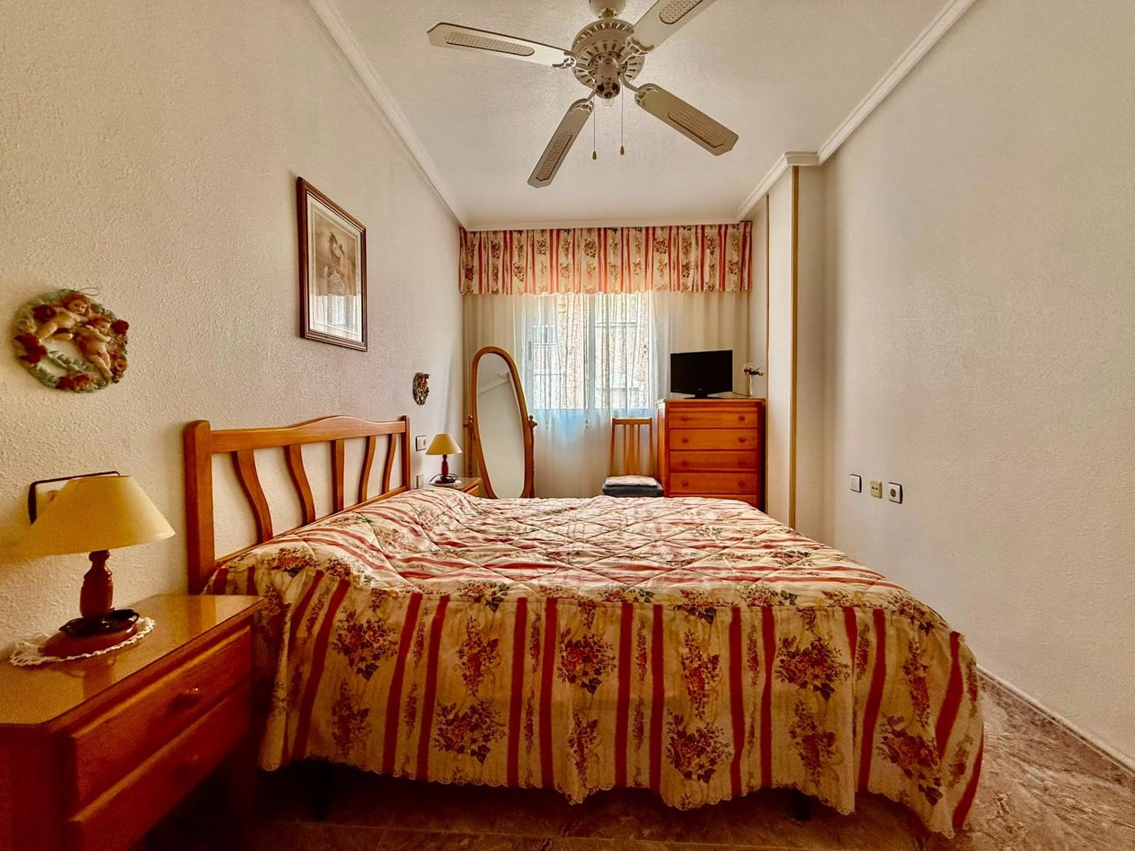 Apartamento de 2 habitaciones en Torrevieja en venta - 149.900 € (Ref: 10032549)