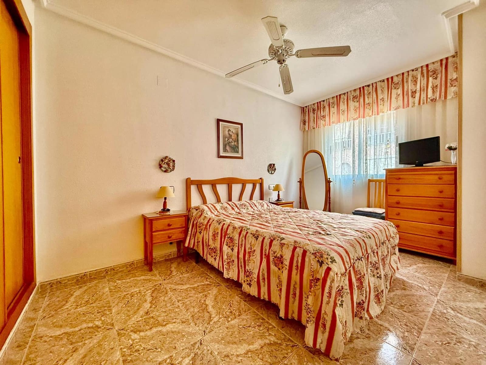 Apartamento de 2 habitaciones en Torrevieja en venta - 149.900 € (Ref: 10032549)