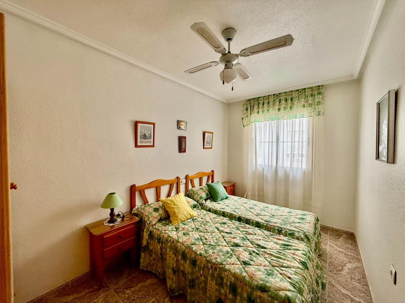 Apartamento de 2 habitaciones en Torrevieja en venta - 149.900 € (Ref: 10032549)