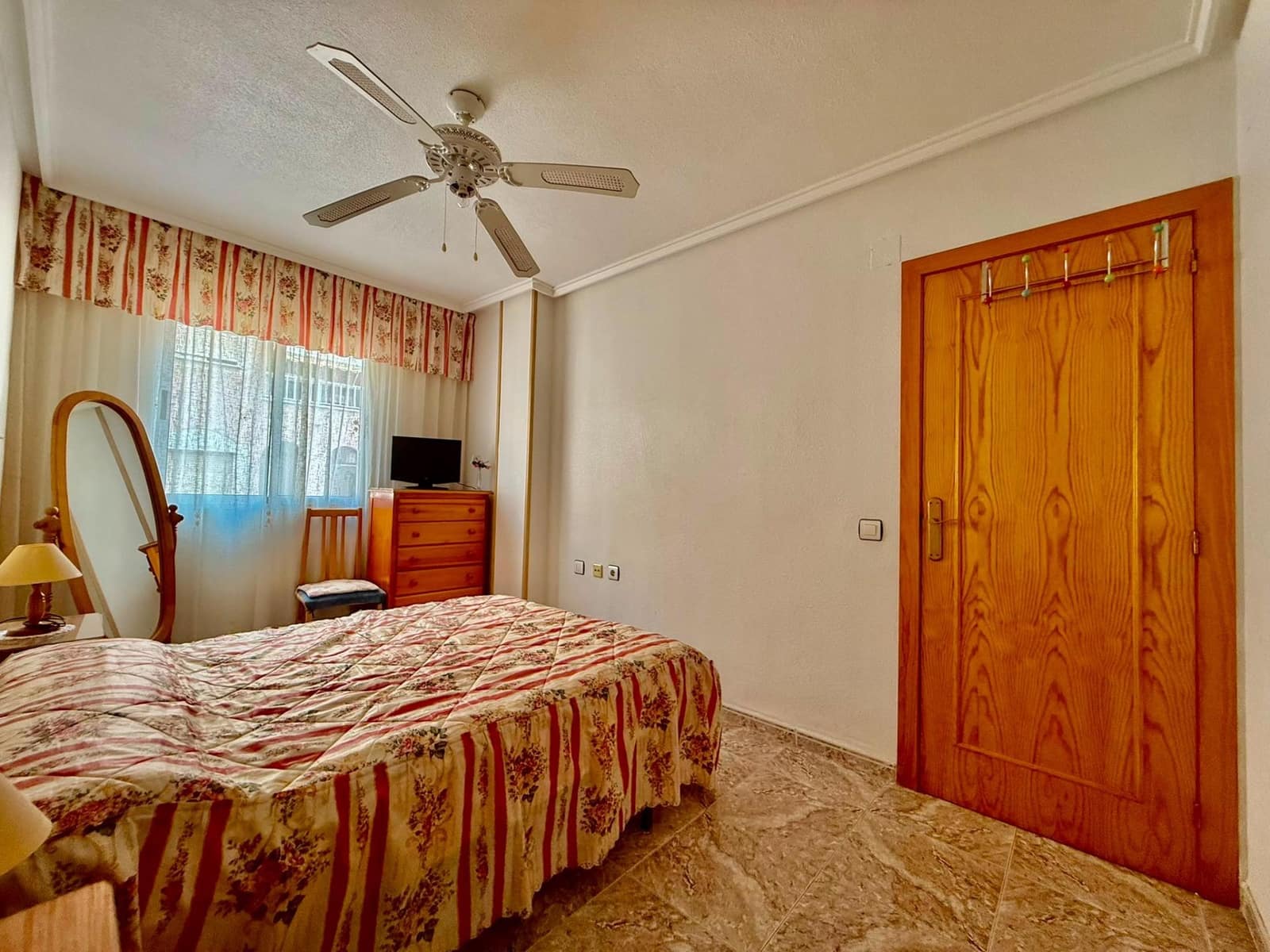 Apartamento de 2 habitaciones en Torrevieja en venta - 149.900 € (Ref: 10032549)