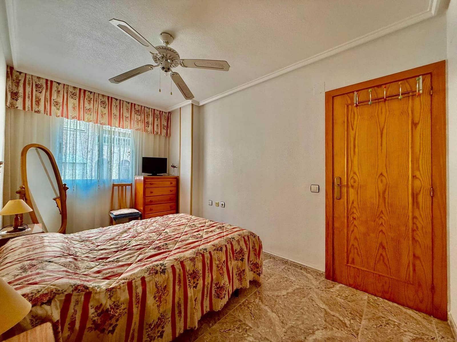 Apartamento de 2 habitaciones en Torrevieja en venta - 149.900 € (Ref: 10032549)