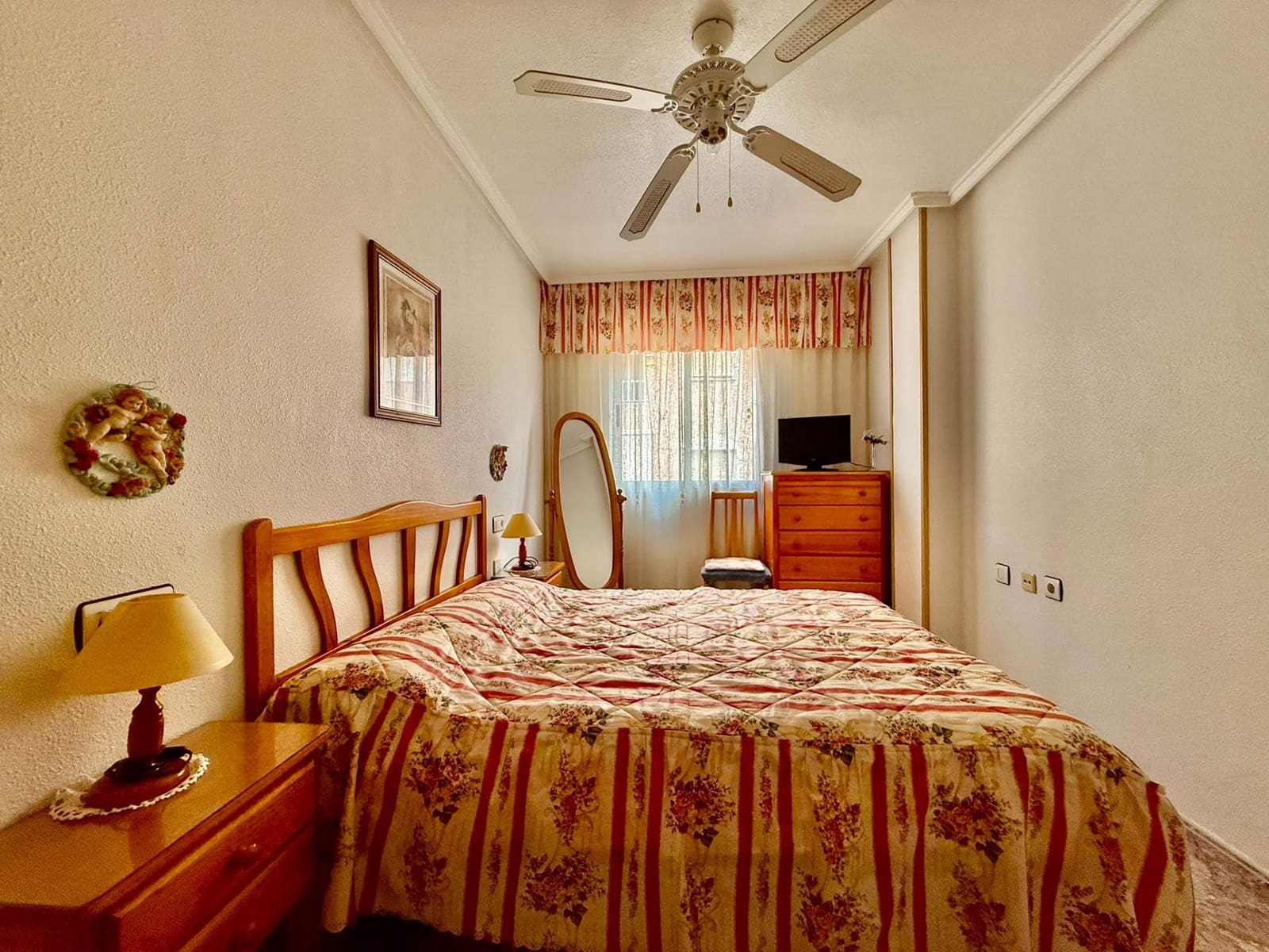 Apartamento de 2 habitaciones en Torrevieja en venta - 149.900 € (Ref: 10032549)