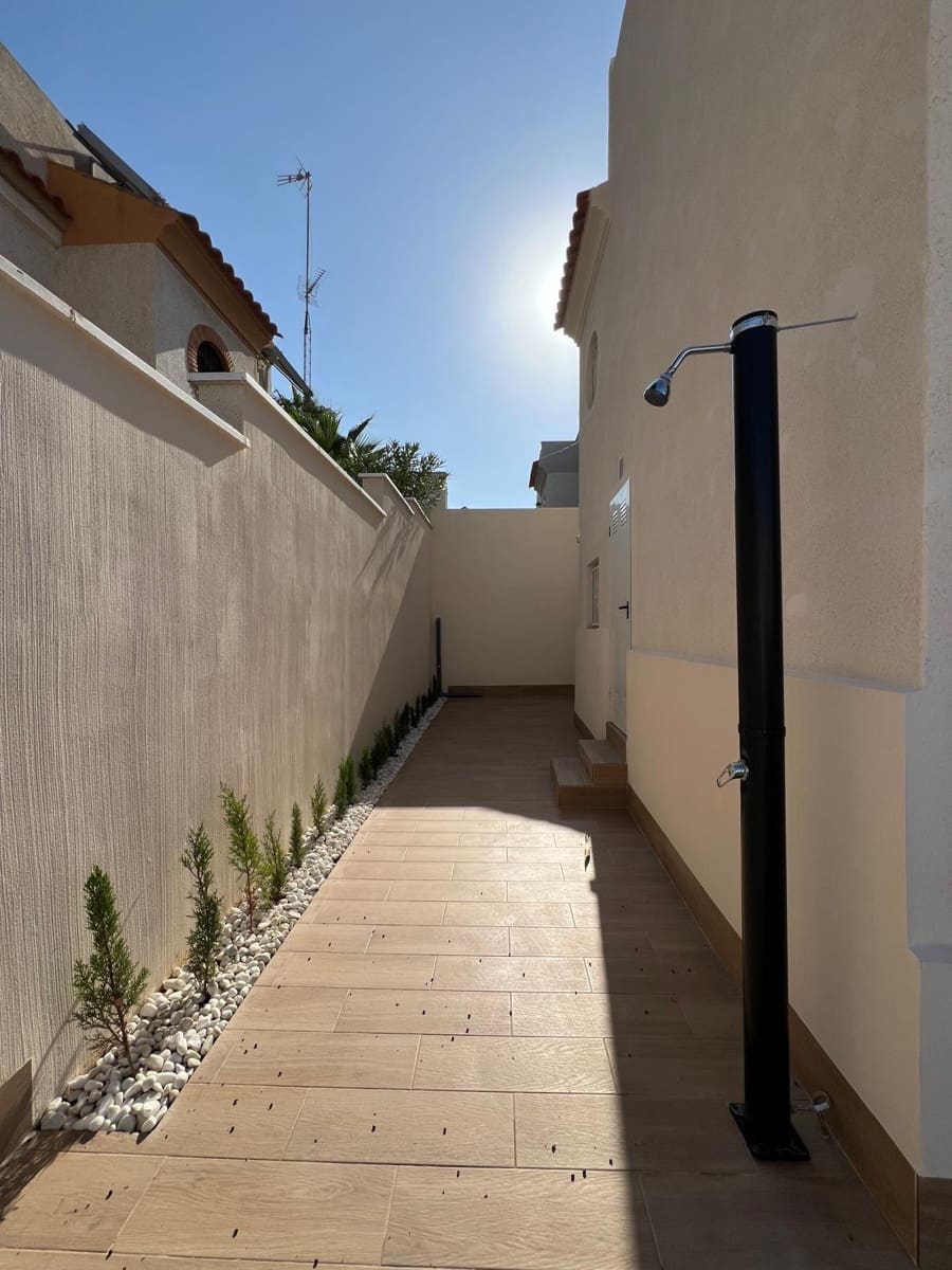 4 Zimmer Villa zu verkaufen in Torrevieja - 369.000 € (Ref: 10032578)