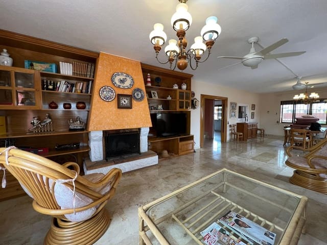 5 bedroom Villa for sale in Cabo Roig, Orihuela - € 760,000 (Ref: 10032579)