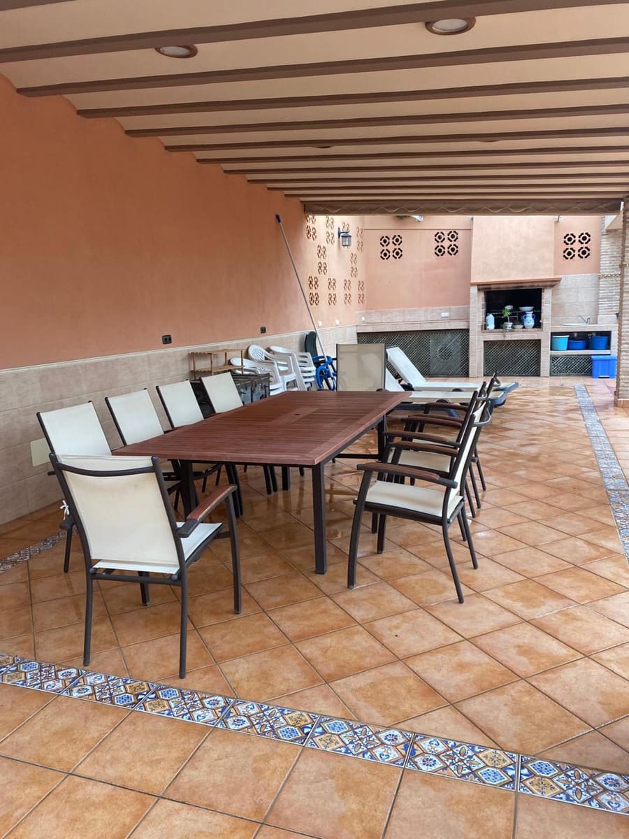 Casa de 2 habitaciones en Torrevieja en venta - 348.000 € (Ref: 10032603)