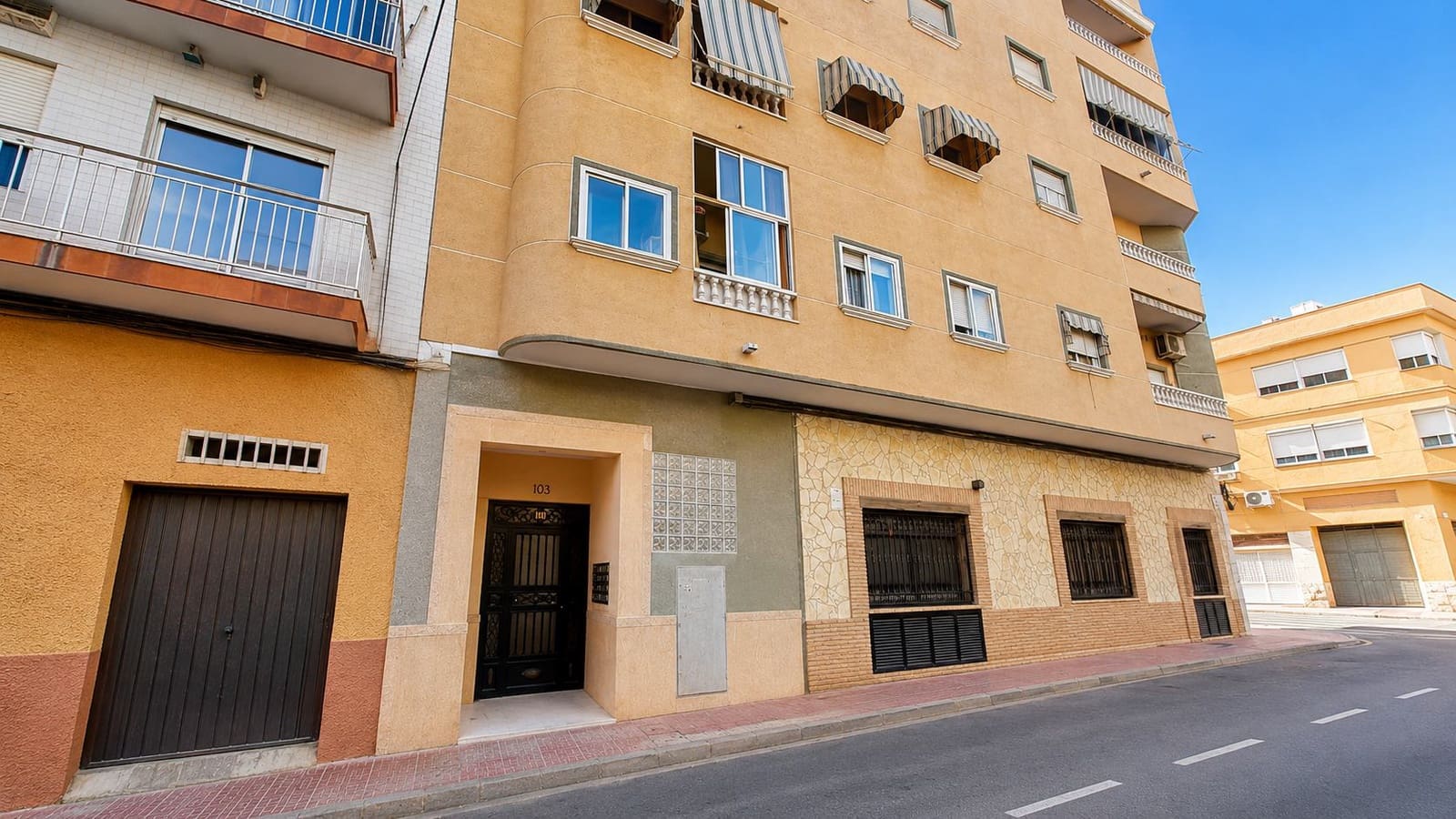 Apartamento de 2 habitaciones en Torrevieja en venta - 110.000 € (Ref: 10032604)